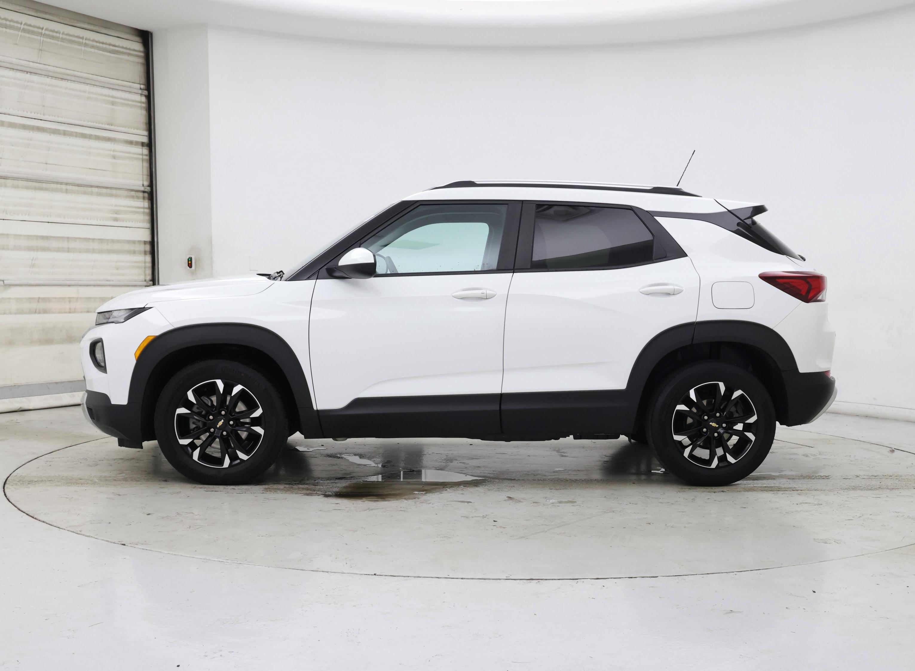 Thumbnail: 2023 Chevrolet TrailBlazer - 3