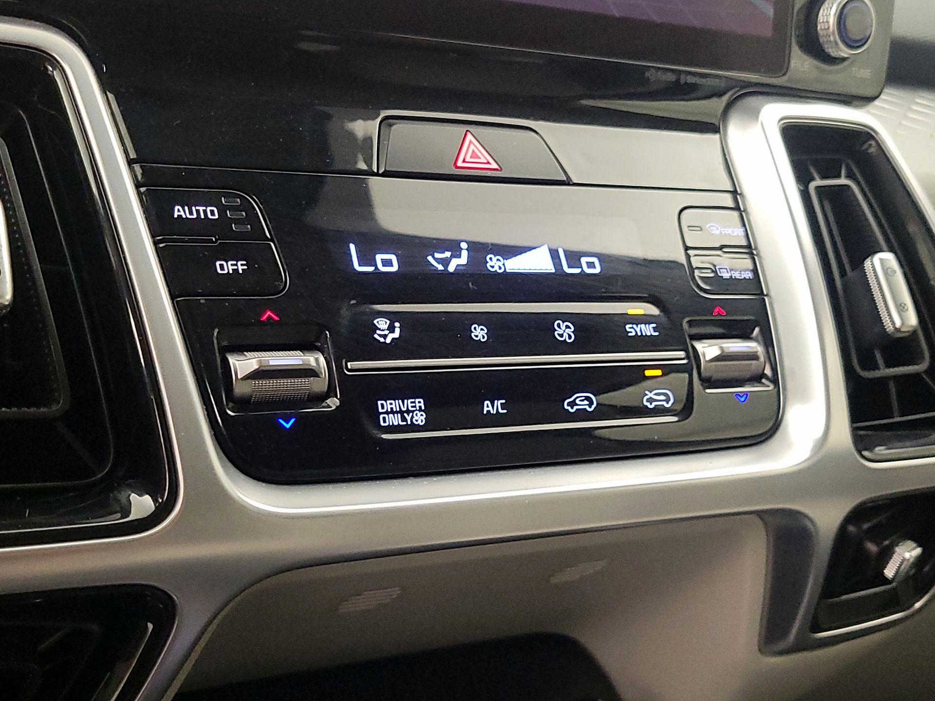 Thumbnail: 2022 Kia Sorento - 16