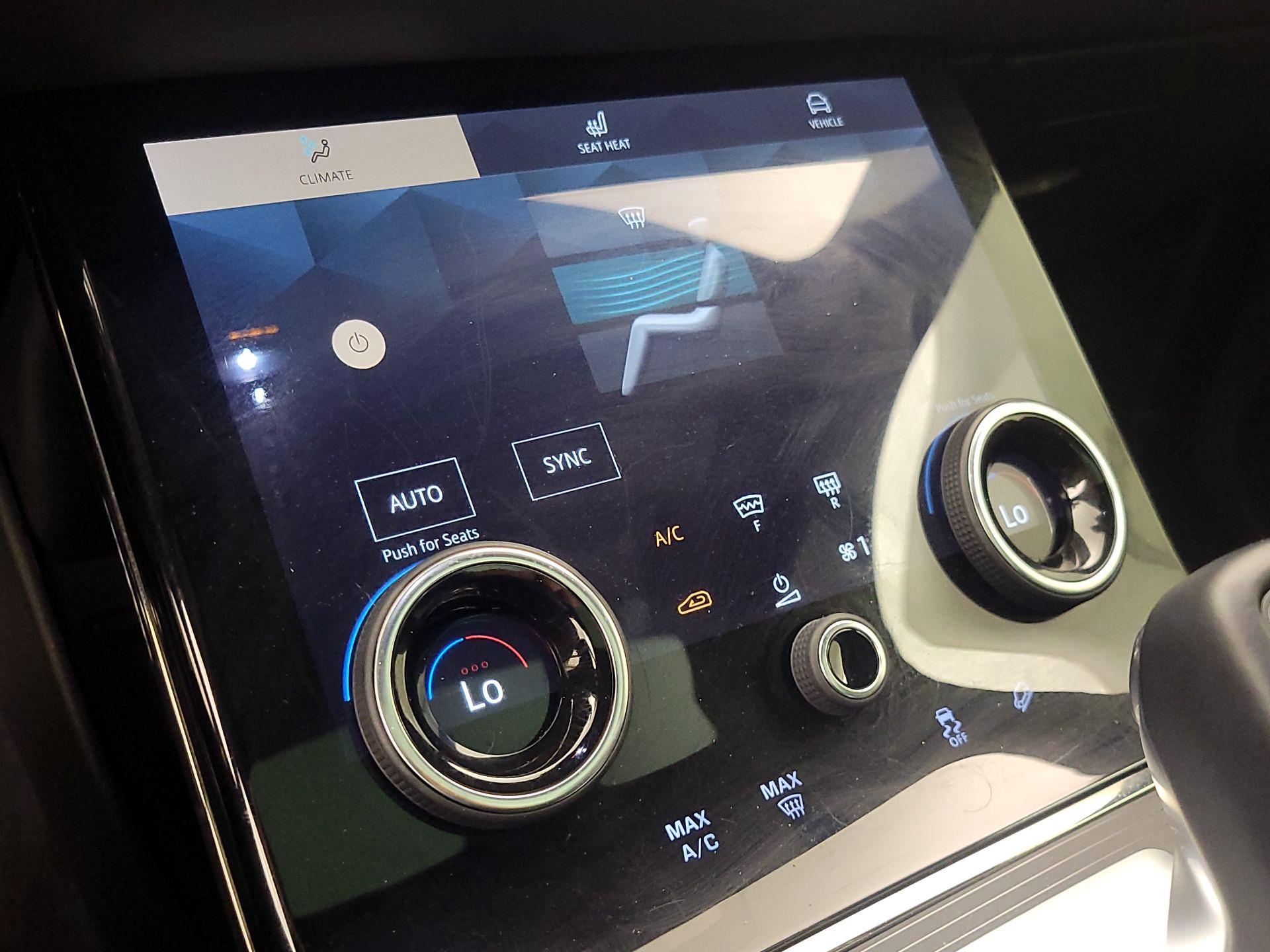 Thumbnail: 2021 Land Rover Range Rover Evoque - 15