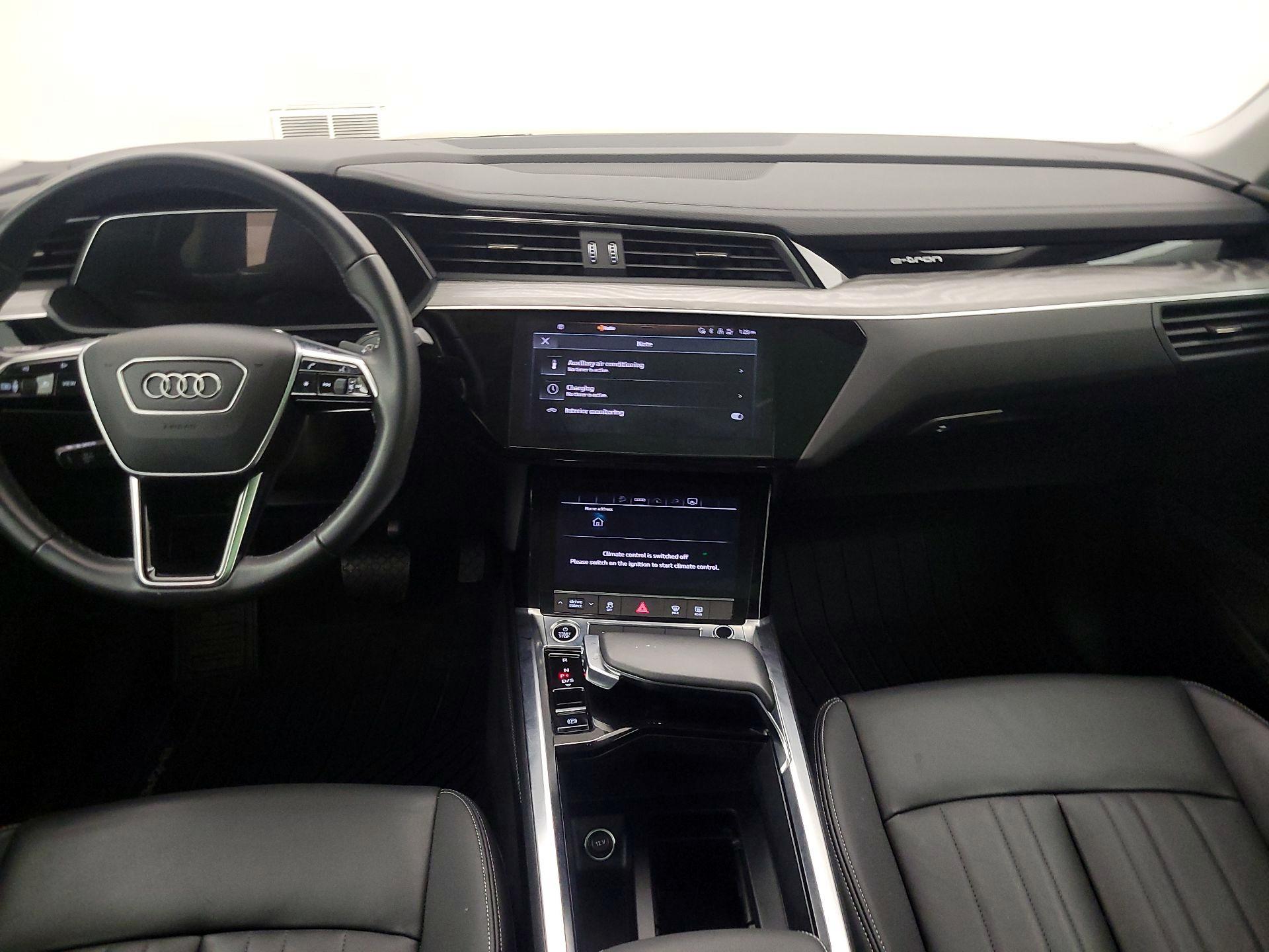 Thumbnail: 2022 Audi e-tron S - 9