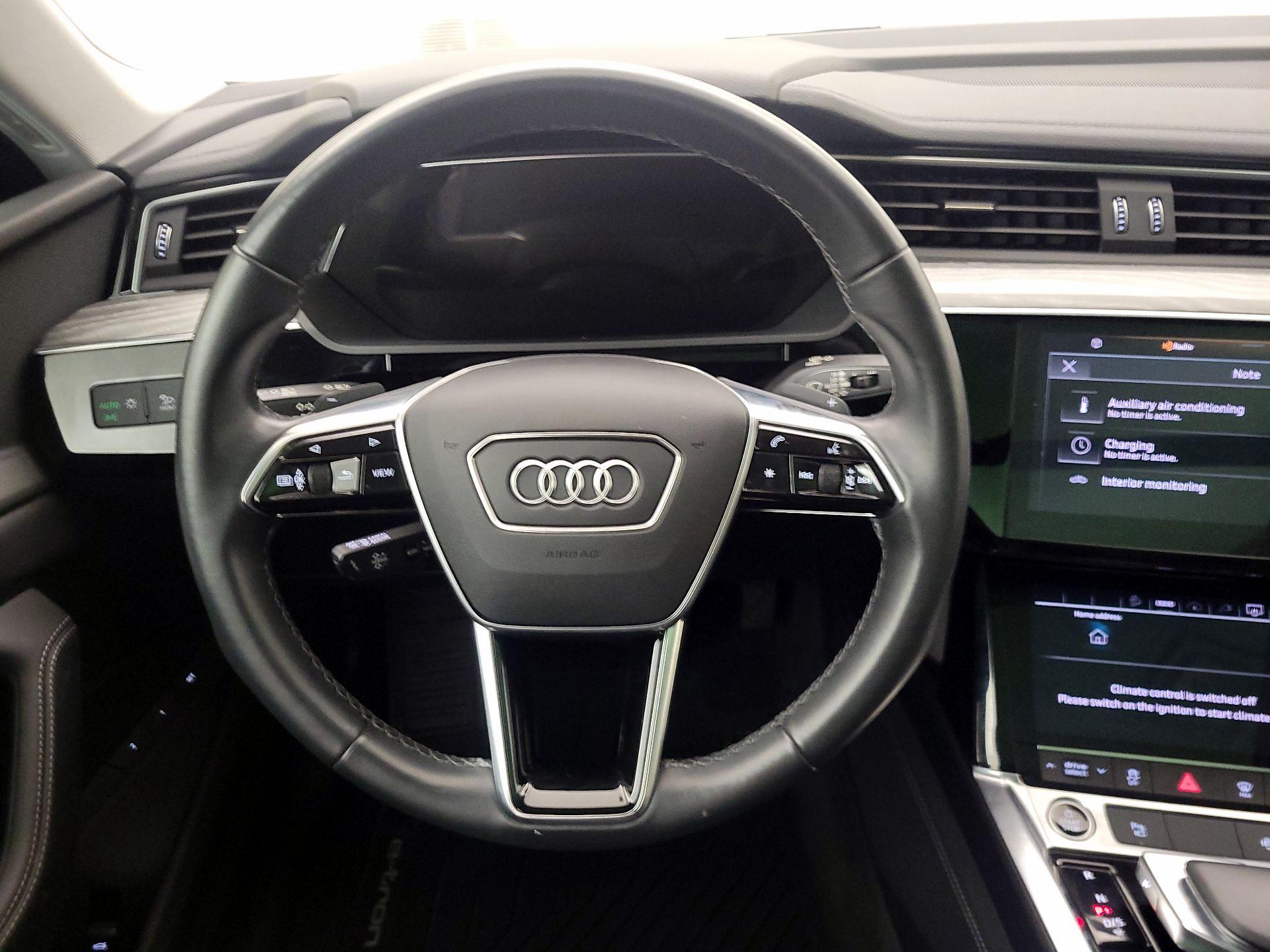 Thumbnail: 2022 Audi e-tron S - 10