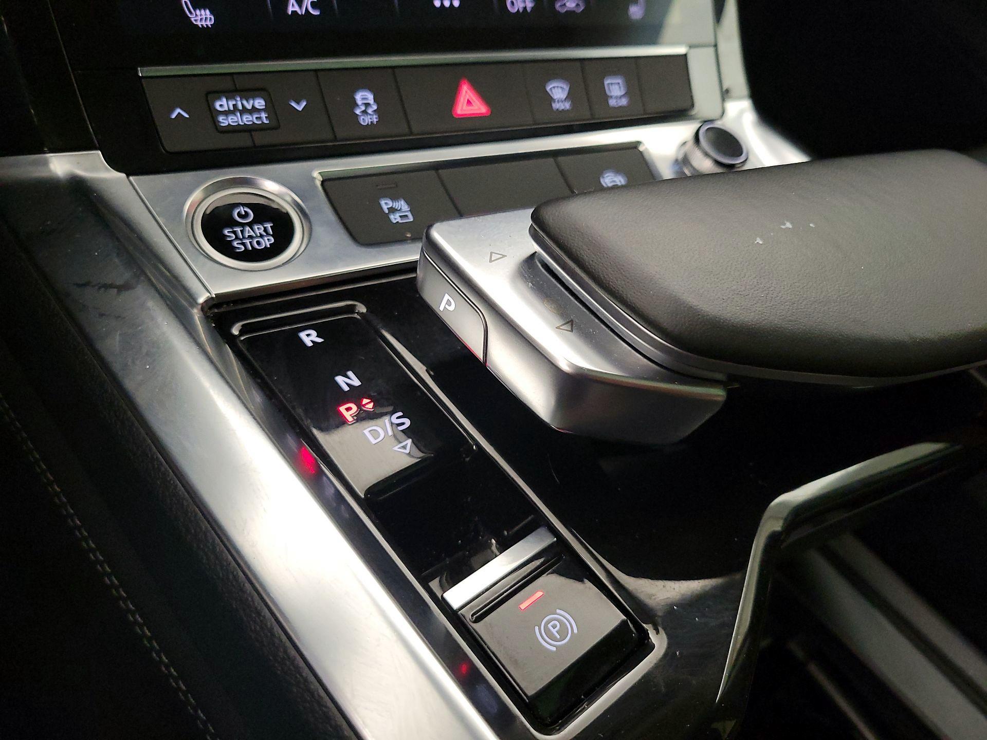 Thumbnail: 2022 Audi e-tron S - 17