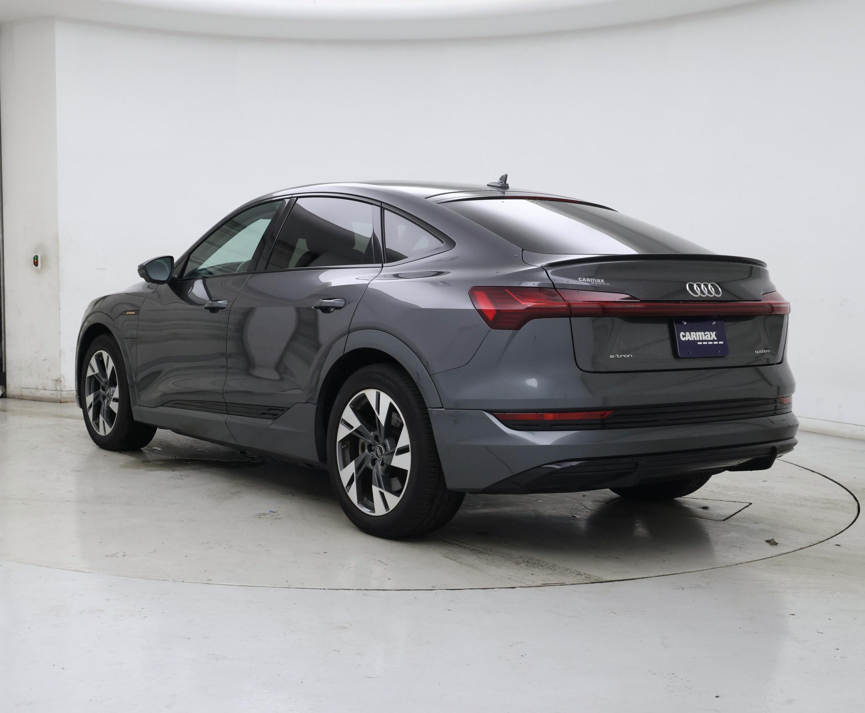 Thumbnail: 2022 Audi e-tron S - 2