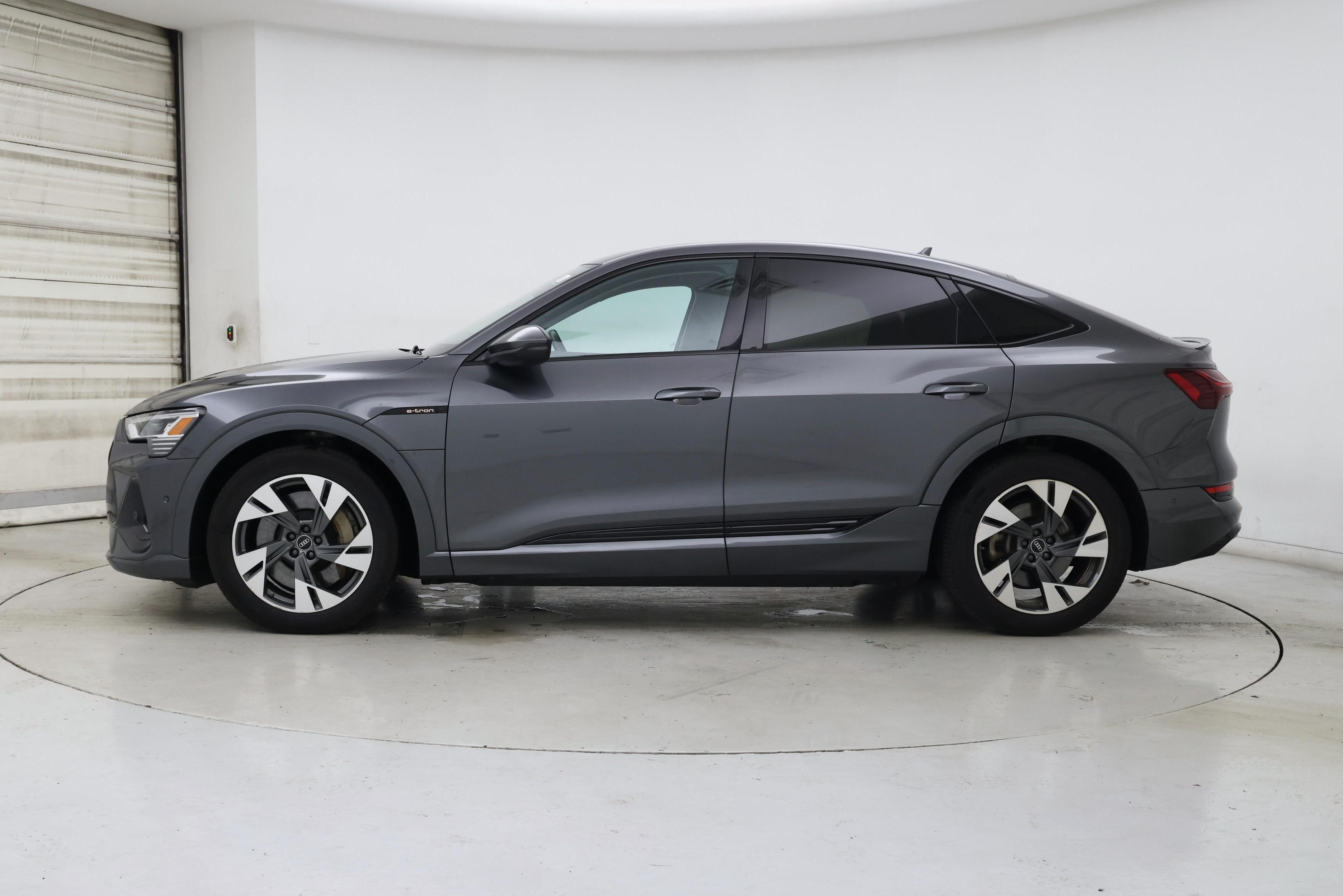 Thumbnail: 2022 Audi e-tron S - 3