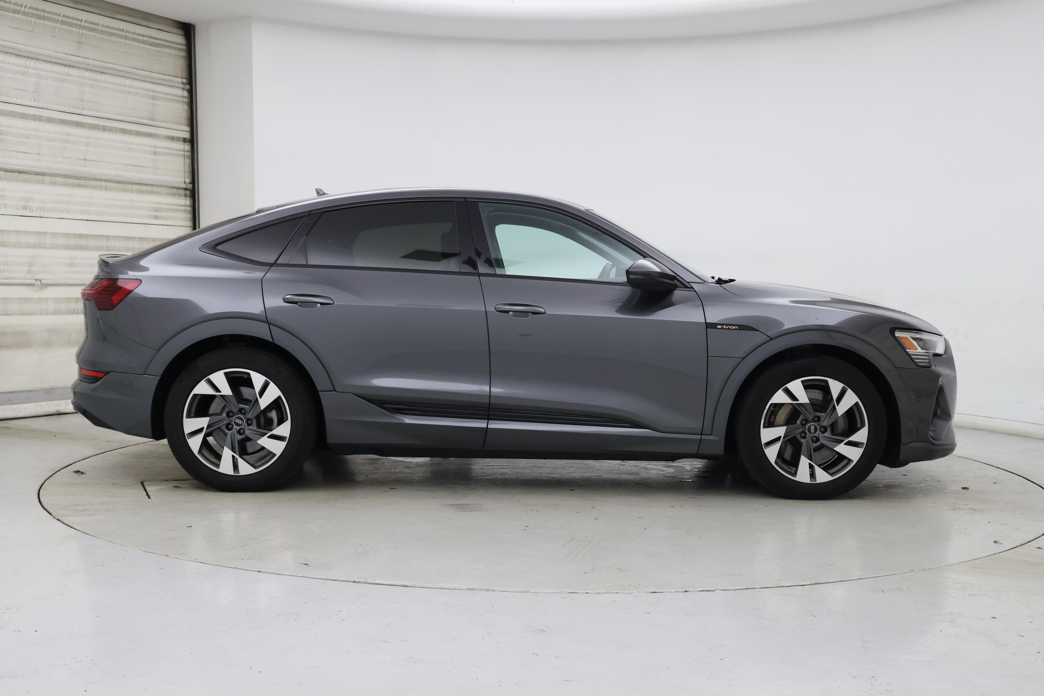 Thumbnail: 2022 Audi e-tron S - 7