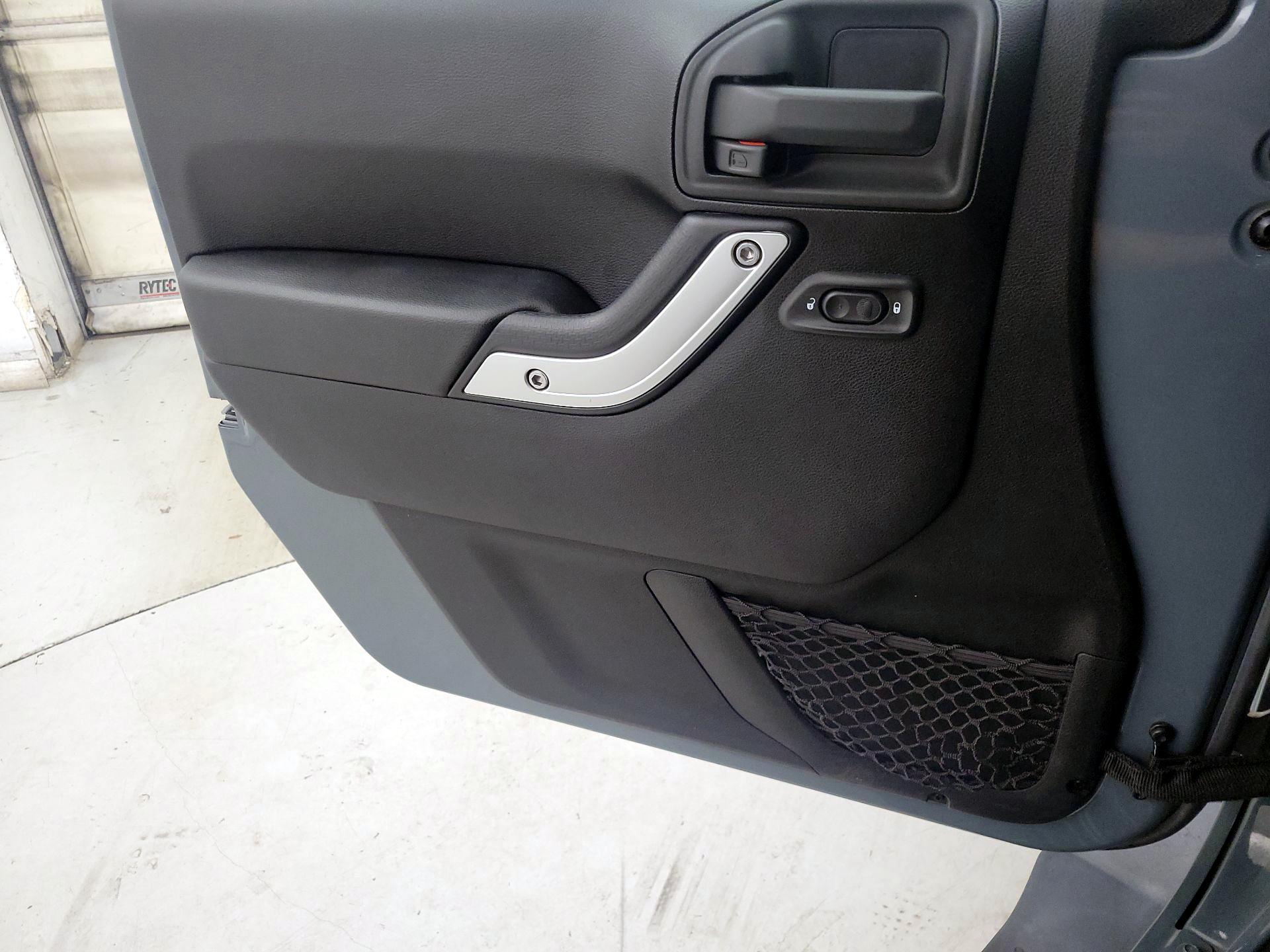 Thumbnail: 2015 Jeep Wrangler - 12