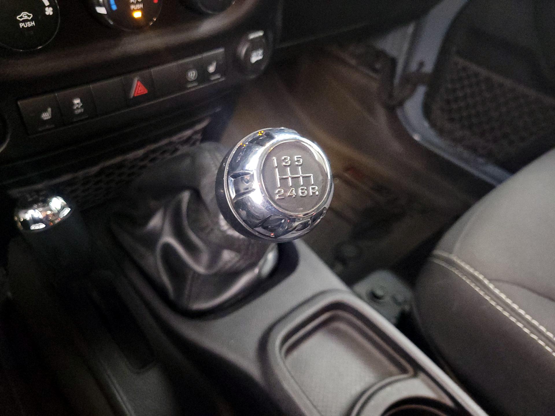 Thumbnail: 2015 Jeep Wrangler - 15