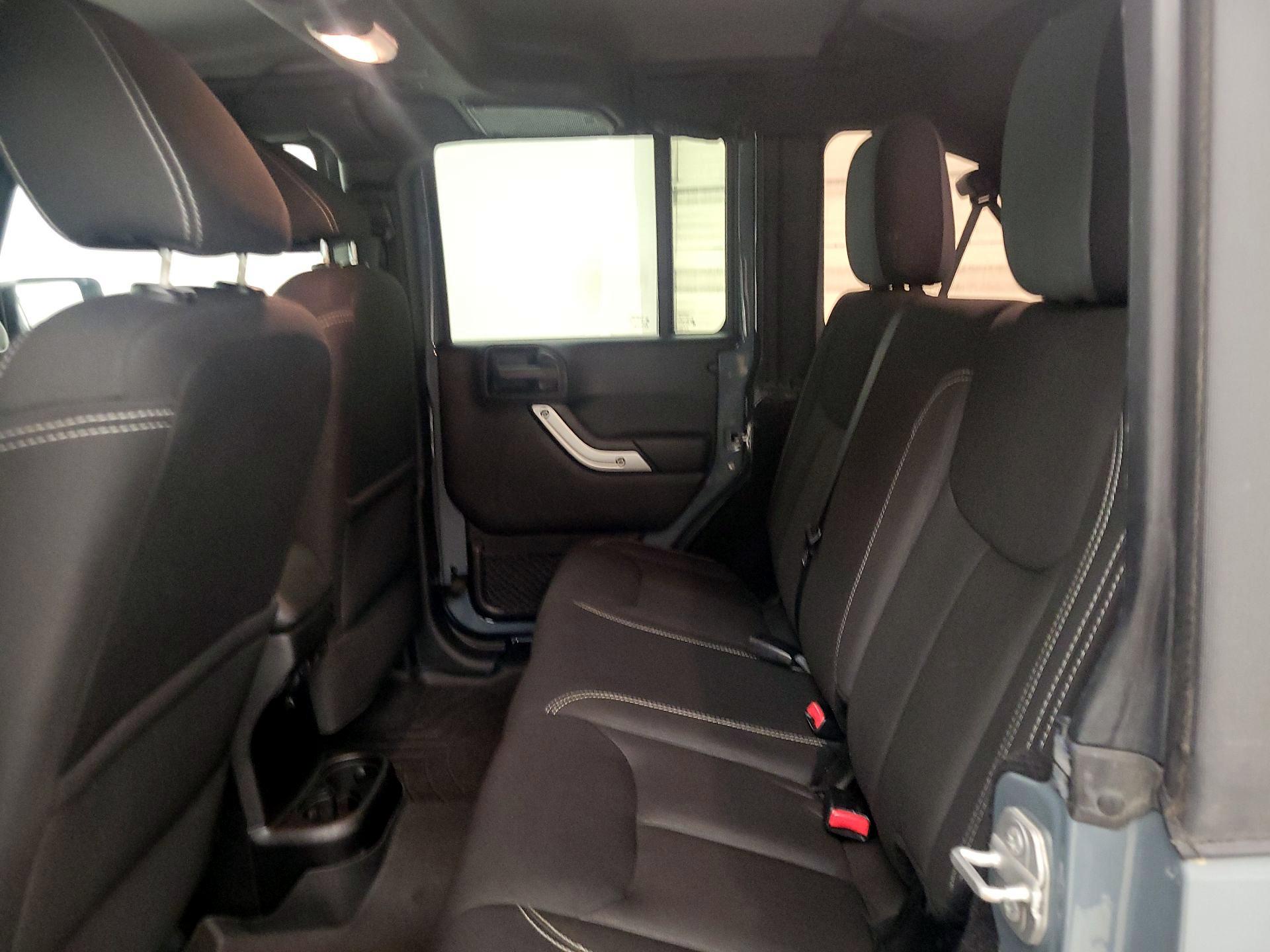Thumbnail: 2015 Jeep Wrangler - 17