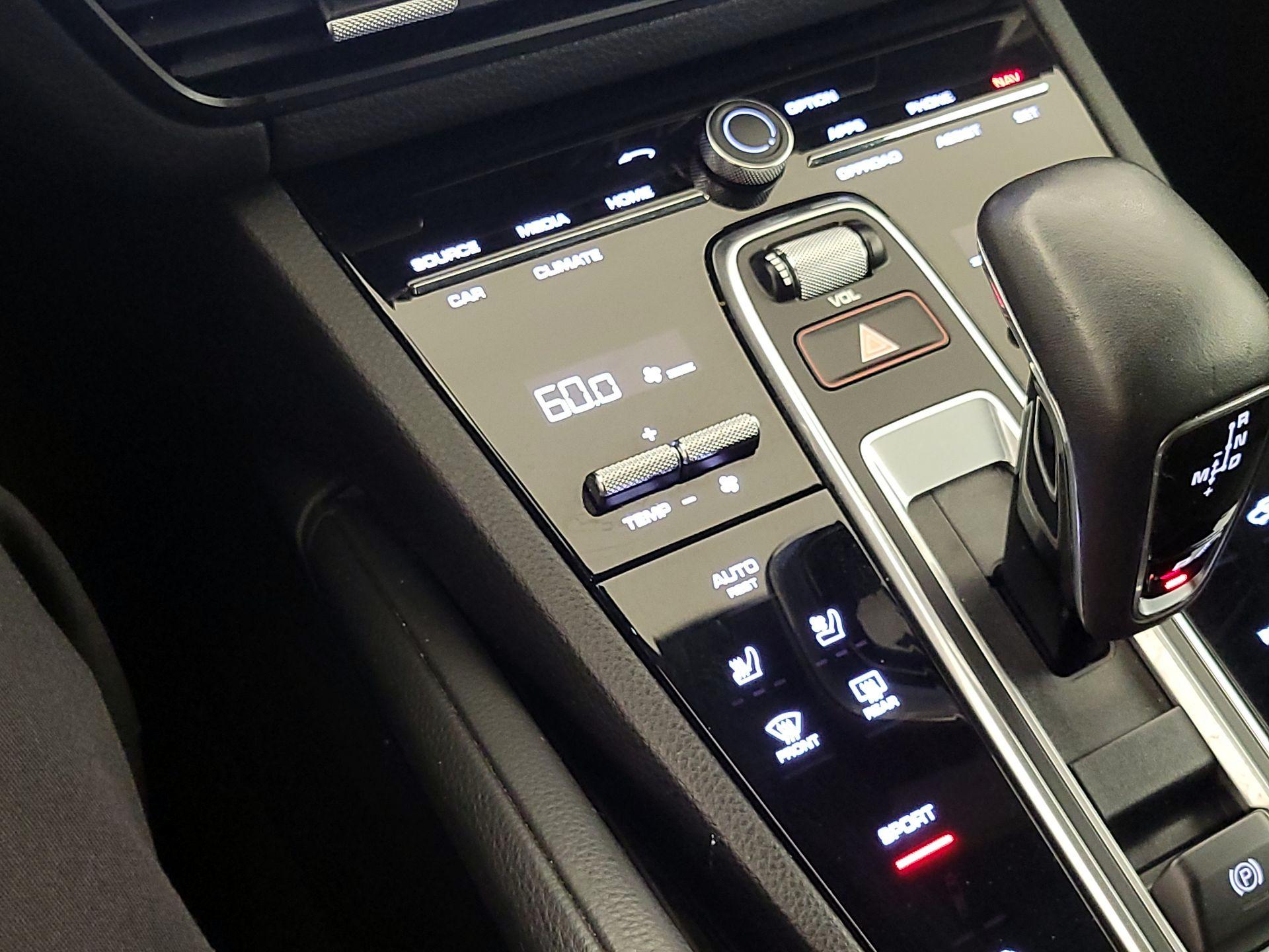 Thumbnail: 2021 Porsche Cayenne - 16