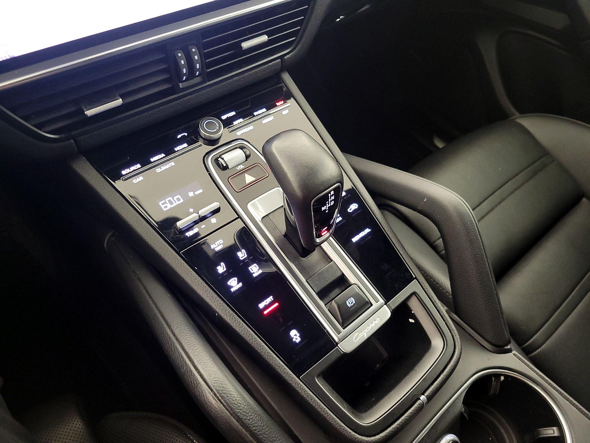 Thumbnail: 2021 Porsche Cayenne - 17