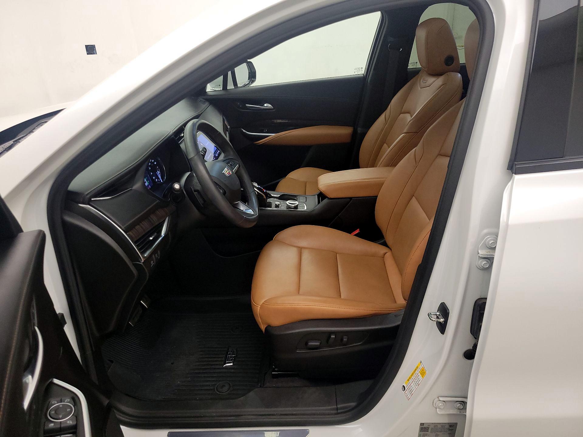 Thumbnail: 2022 Cadillac XT4 - 11