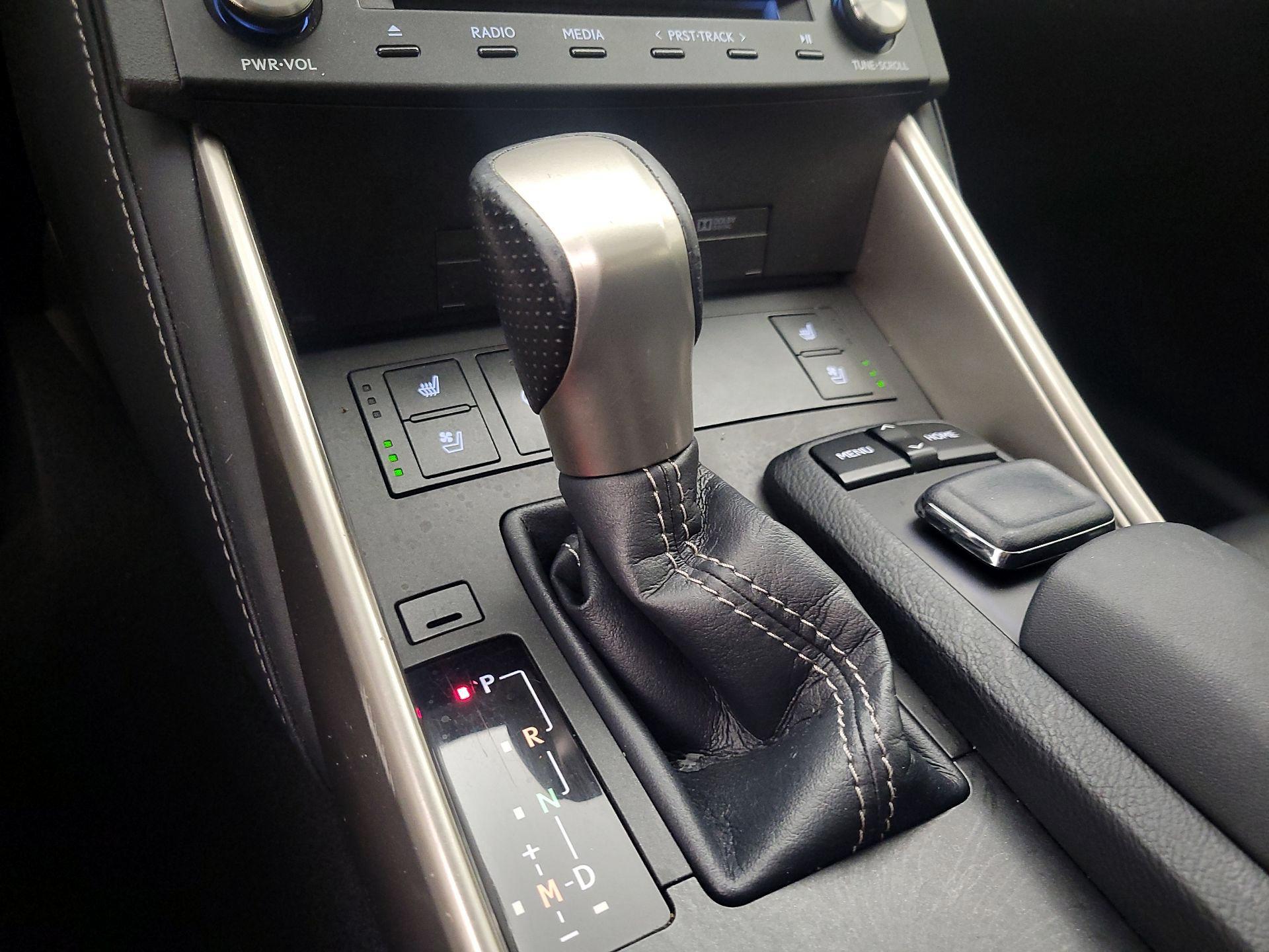 Thumbnail: 2015 Lexus IS - 17