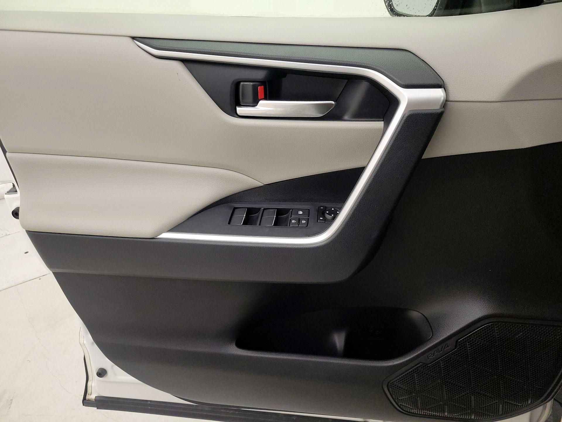 Thumbnail: 2019 Toyota RAV4 - 12