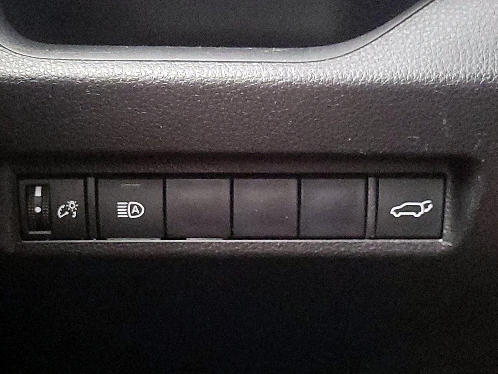 Thumbnail: 2019 Toyota RAV4 - 13