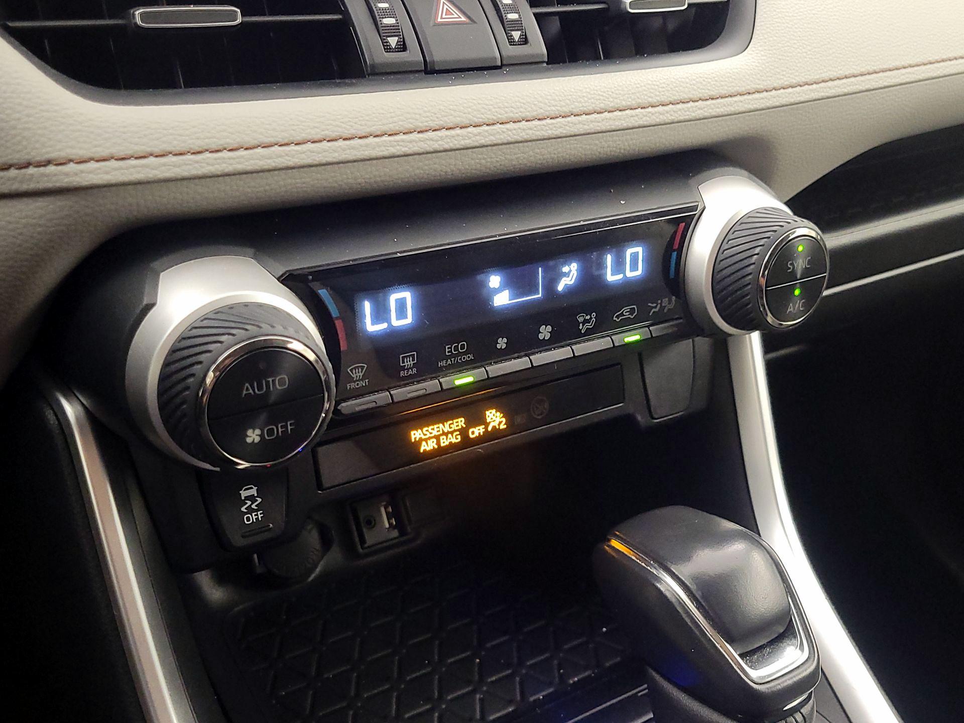 Thumbnail: 2019 Toyota RAV4 - 16