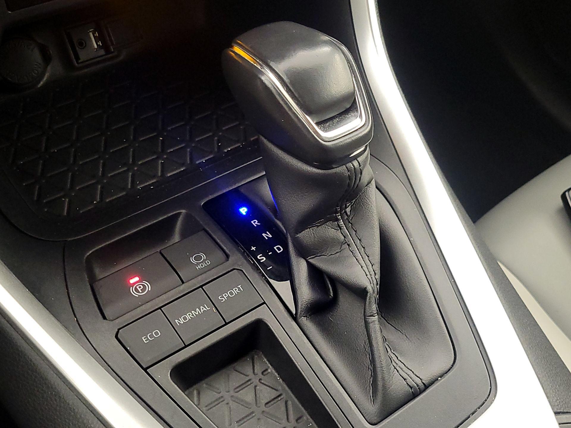 Thumbnail: 2019 Toyota RAV4 - 17