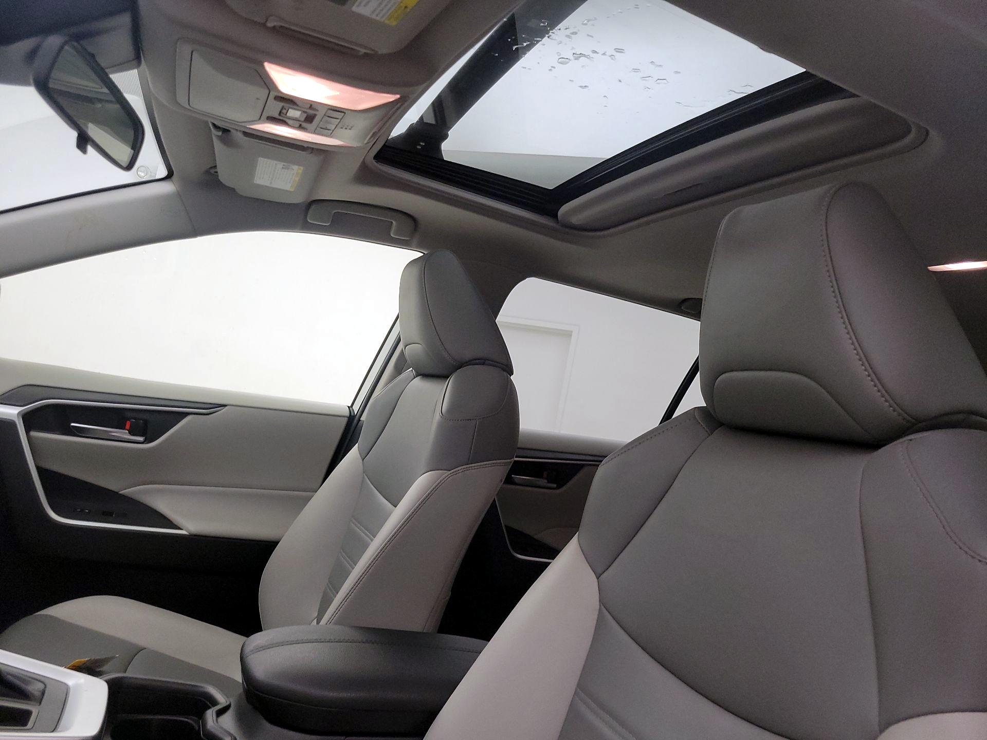 Thumbnail: 2019 Toyota RAV4 - 19
