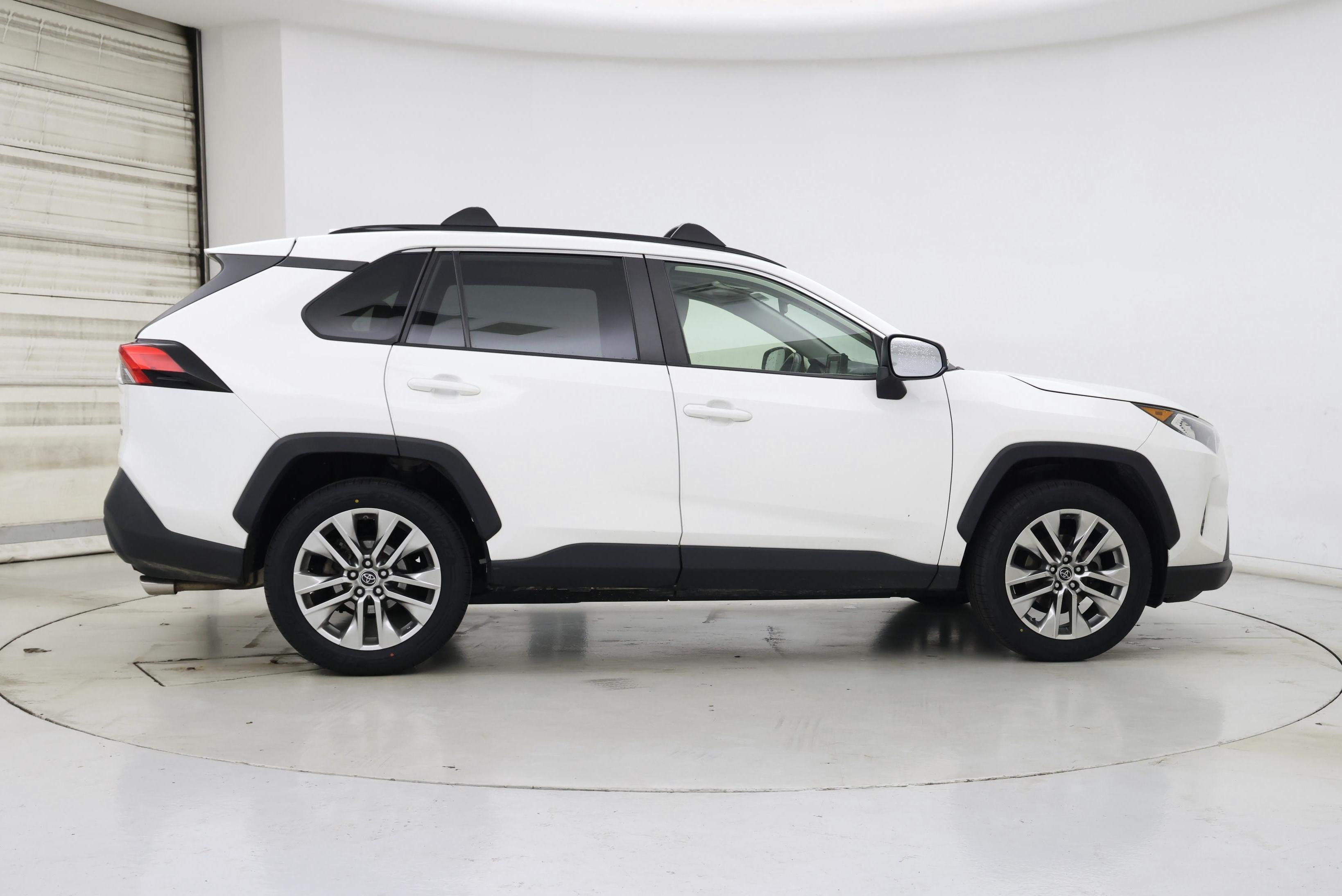 Thumbnail: 2019 Toyota RAV4 - 7