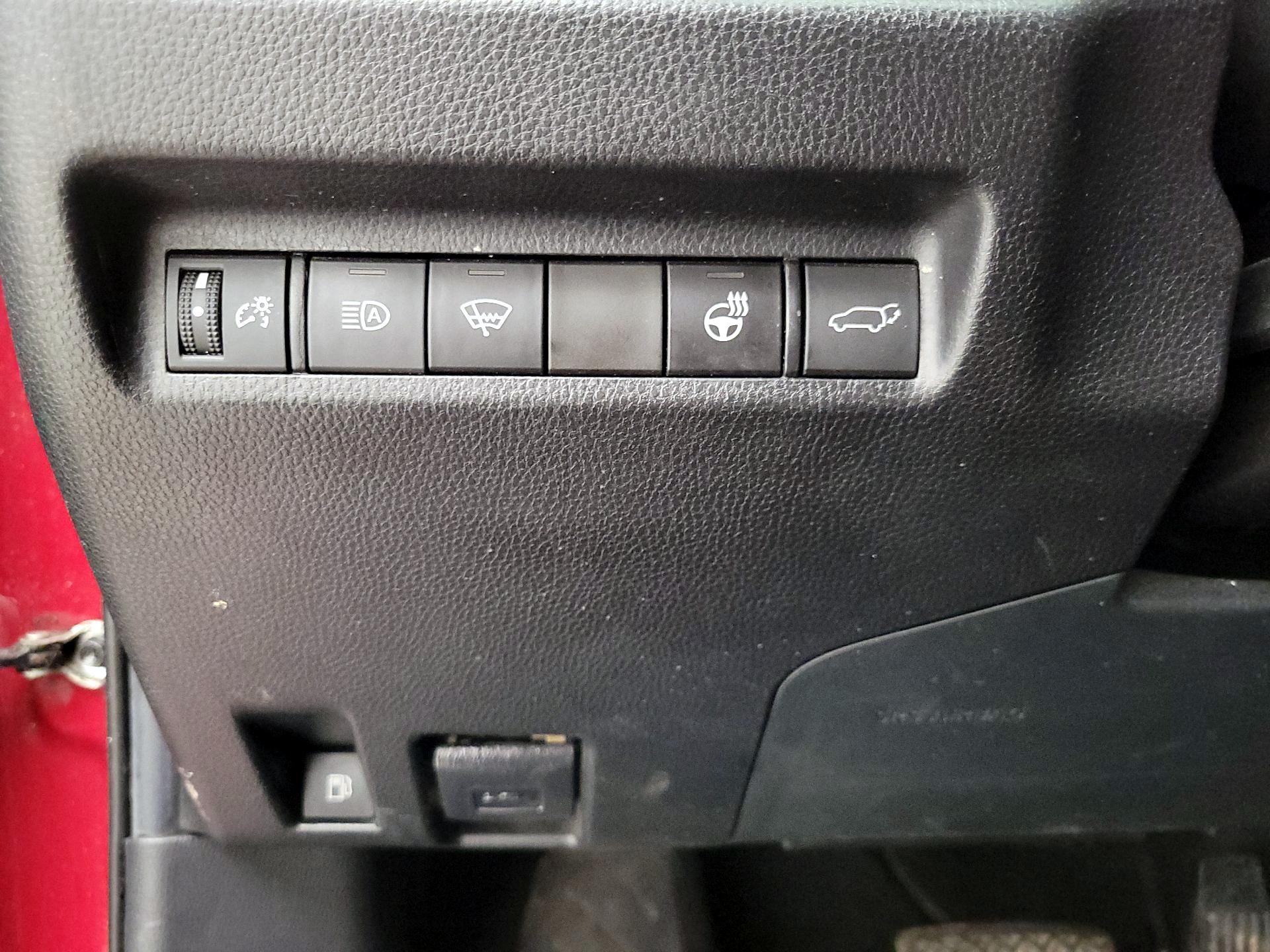 Thumbnail: 2019 Toyota RAV4 - 13