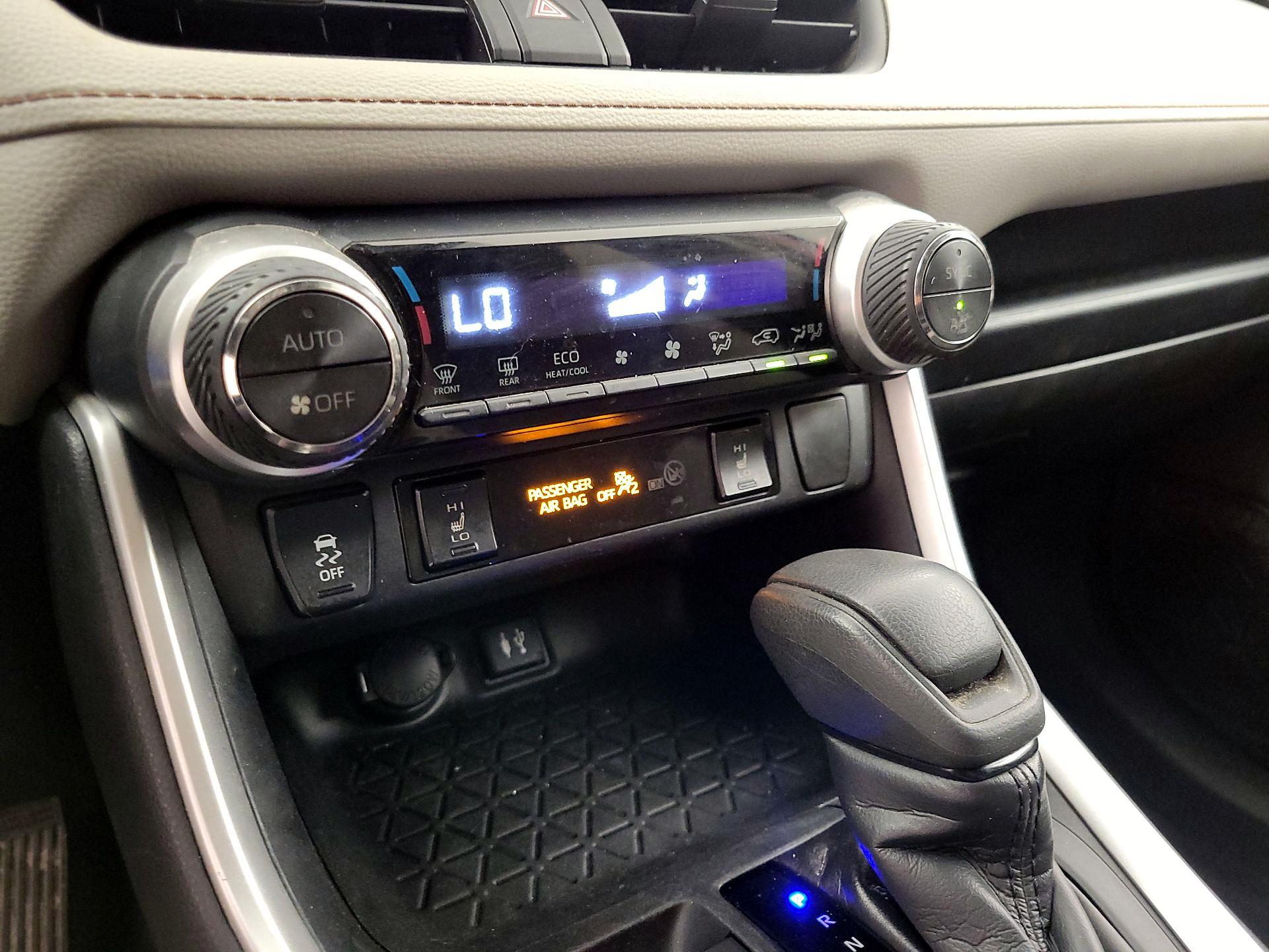 Thumbnail: 2019 Toyota RAV4 - 16