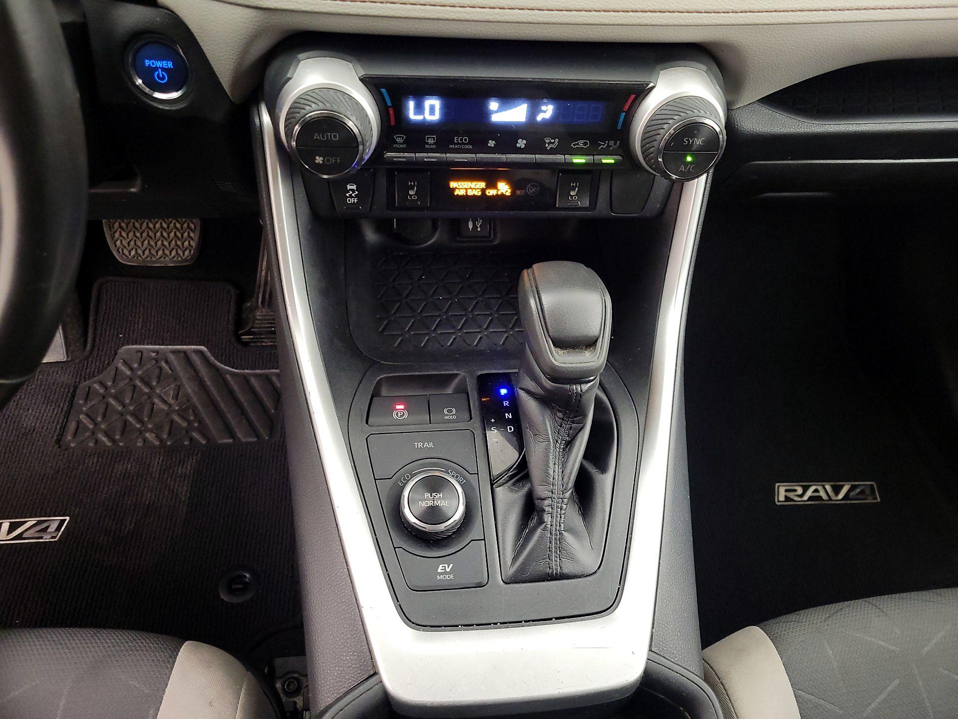 Thumbnail: 2019 Toyota RAV4 - 17