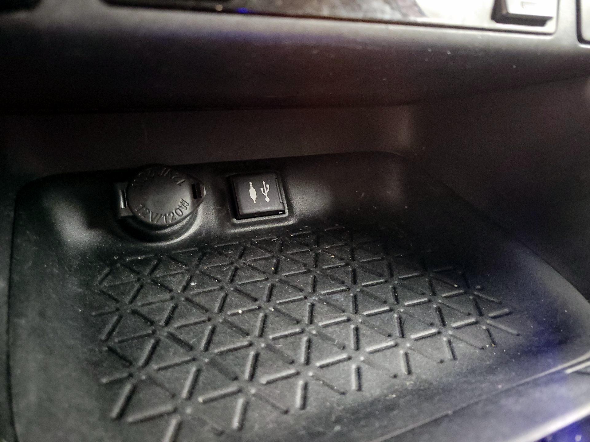 Thumbnail: 2019 Toyota RAV4 - 18