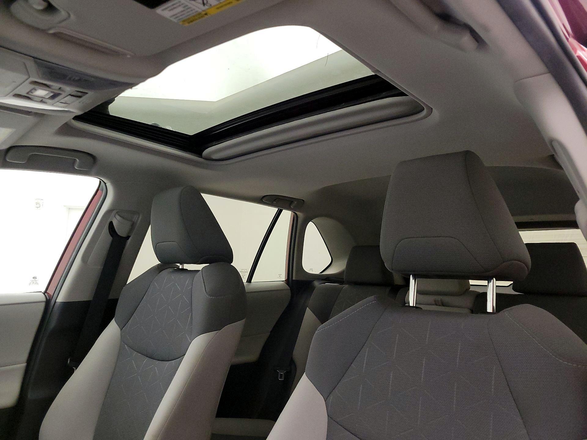 Thumbnail: 2019 Toyota RAV4 - 19