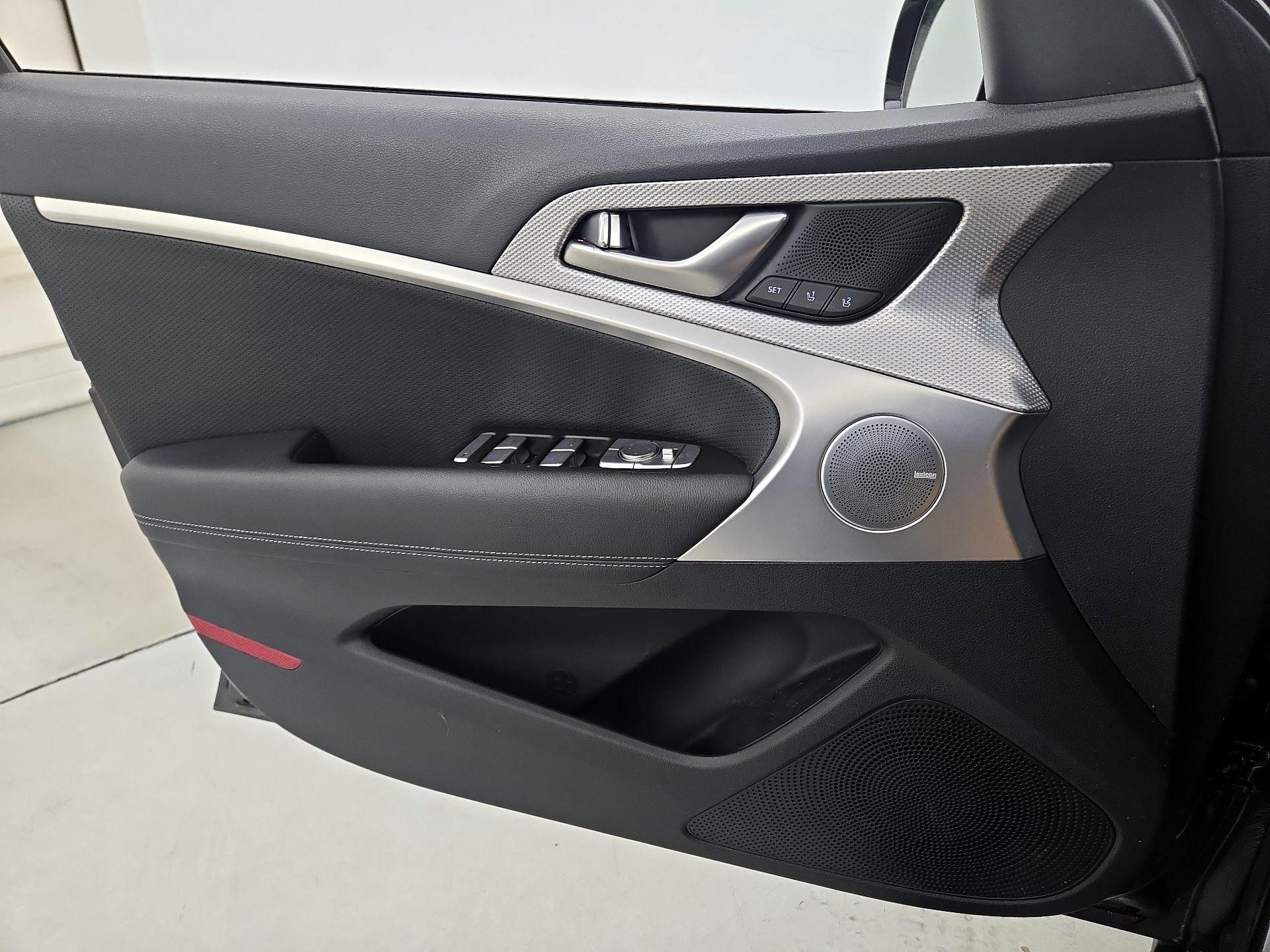 Thumbnail: 2022 Genesis G70 - 12