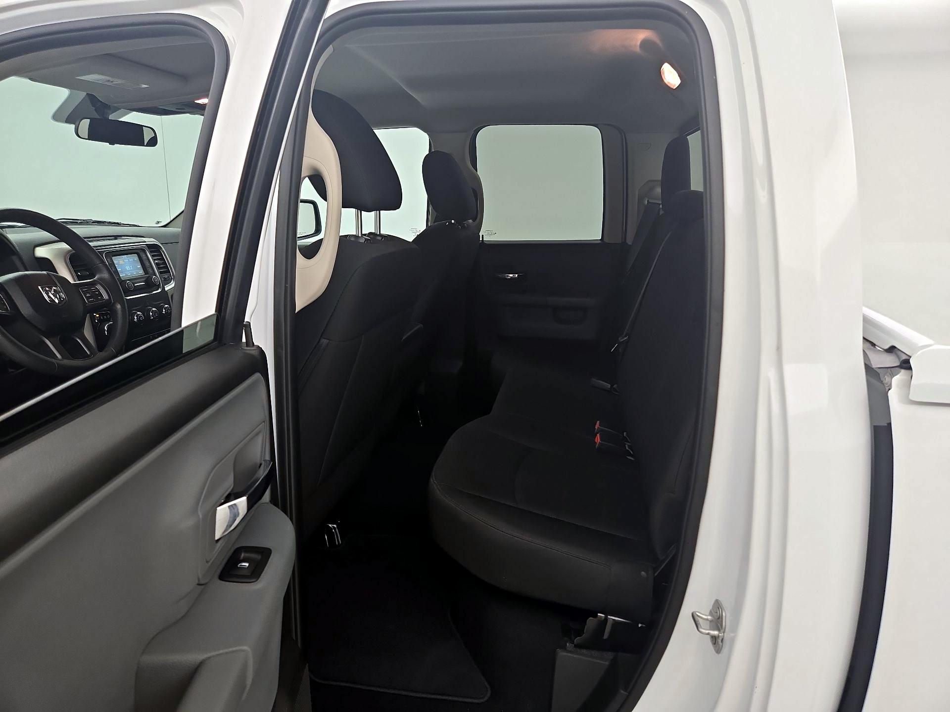 Thumbnail: 2020 RAM 1500 Classic - 10
