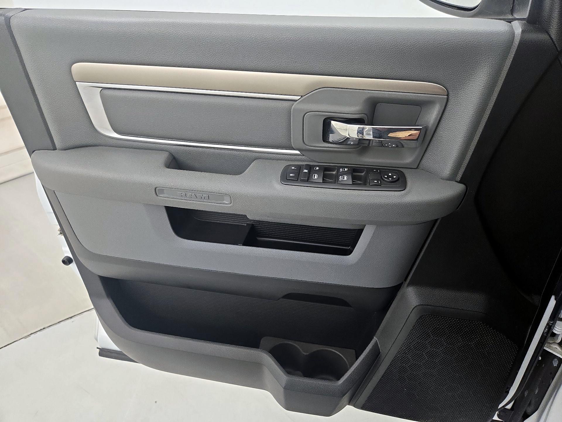 Thumbnail: 2020 RAM 1500 Classic - 12