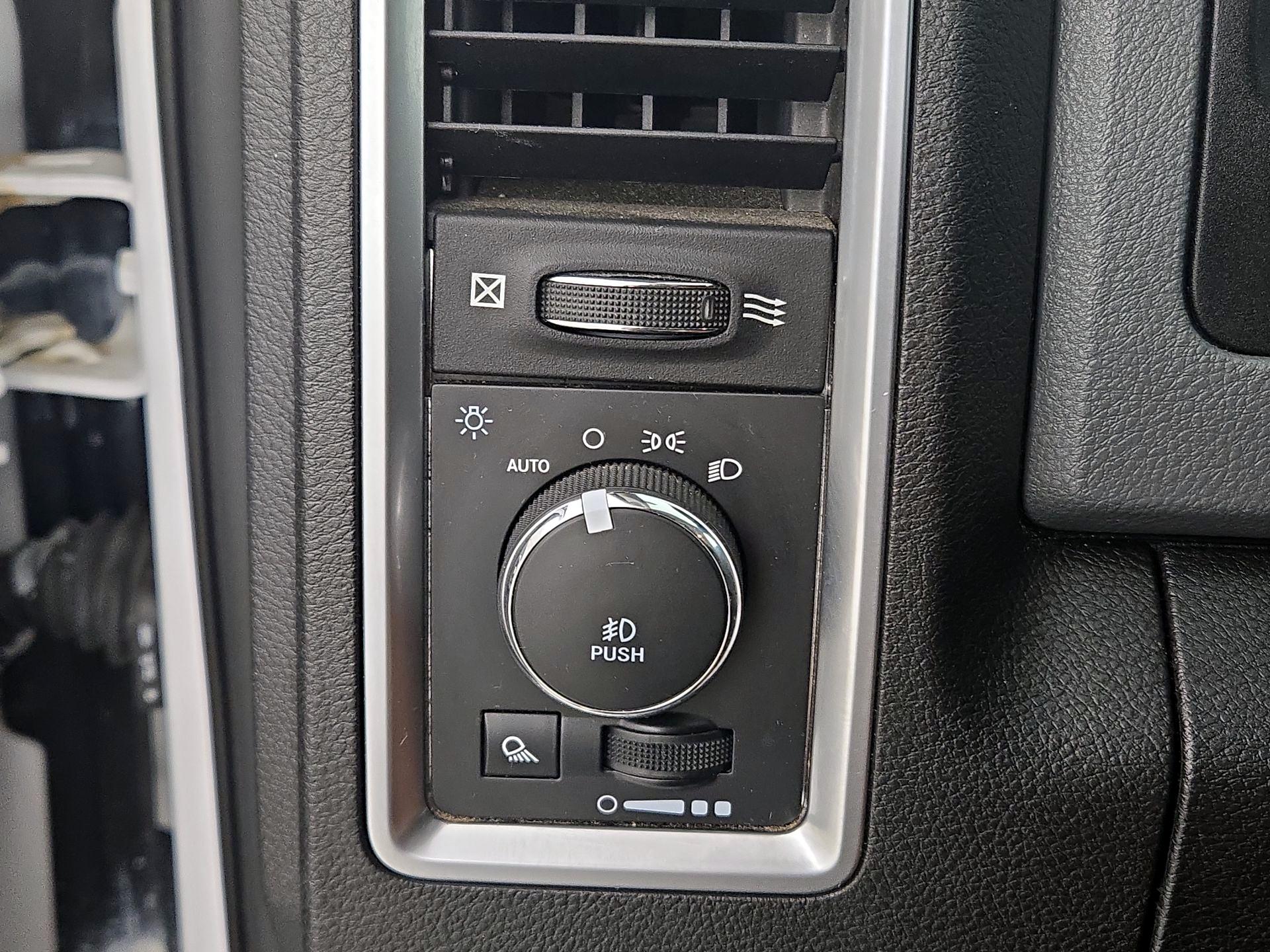 Thumbnail: 2020 RAM 1500 Classic - 13