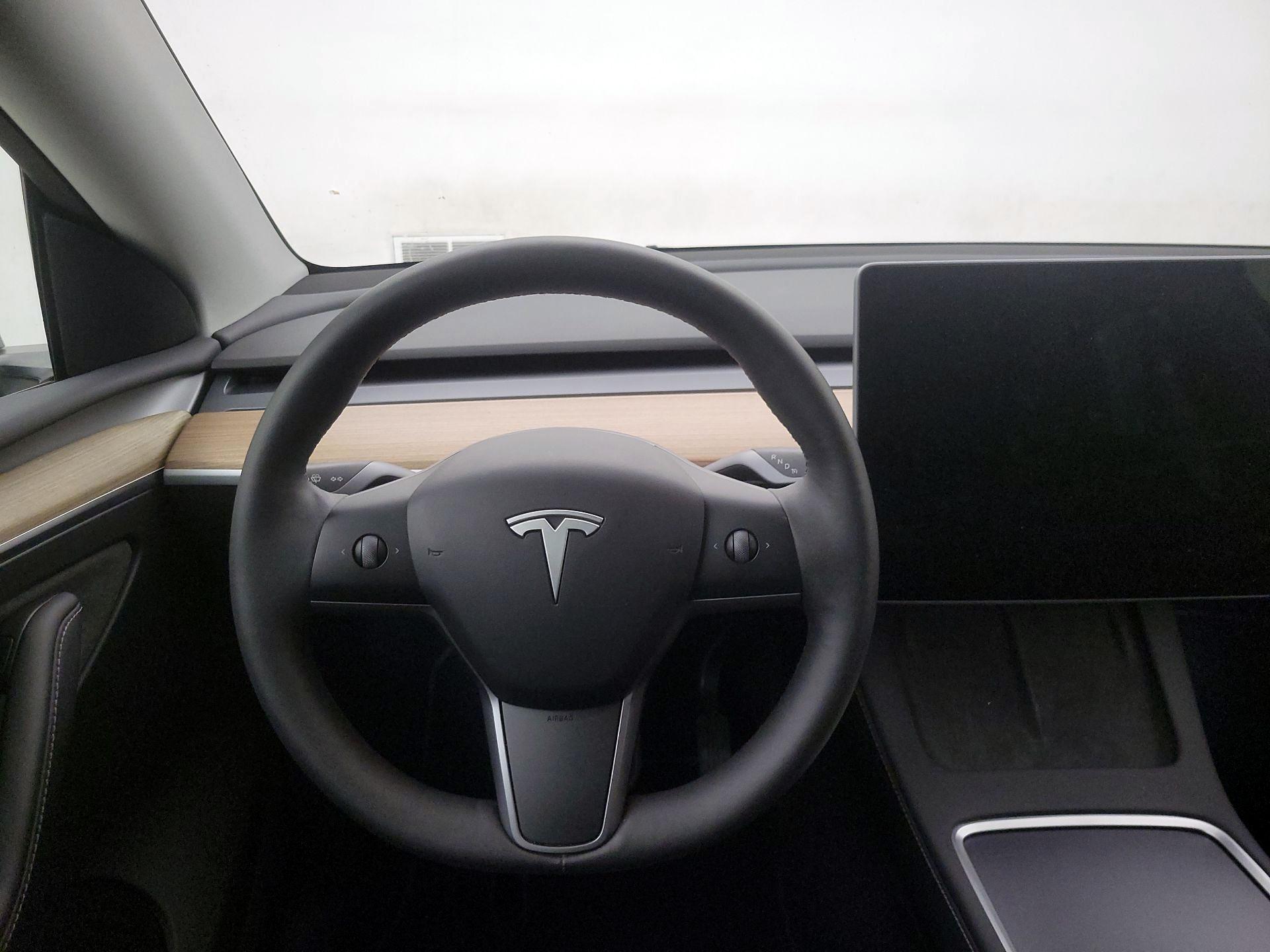Thumbnail: 2023 Tesla Model Y - 10