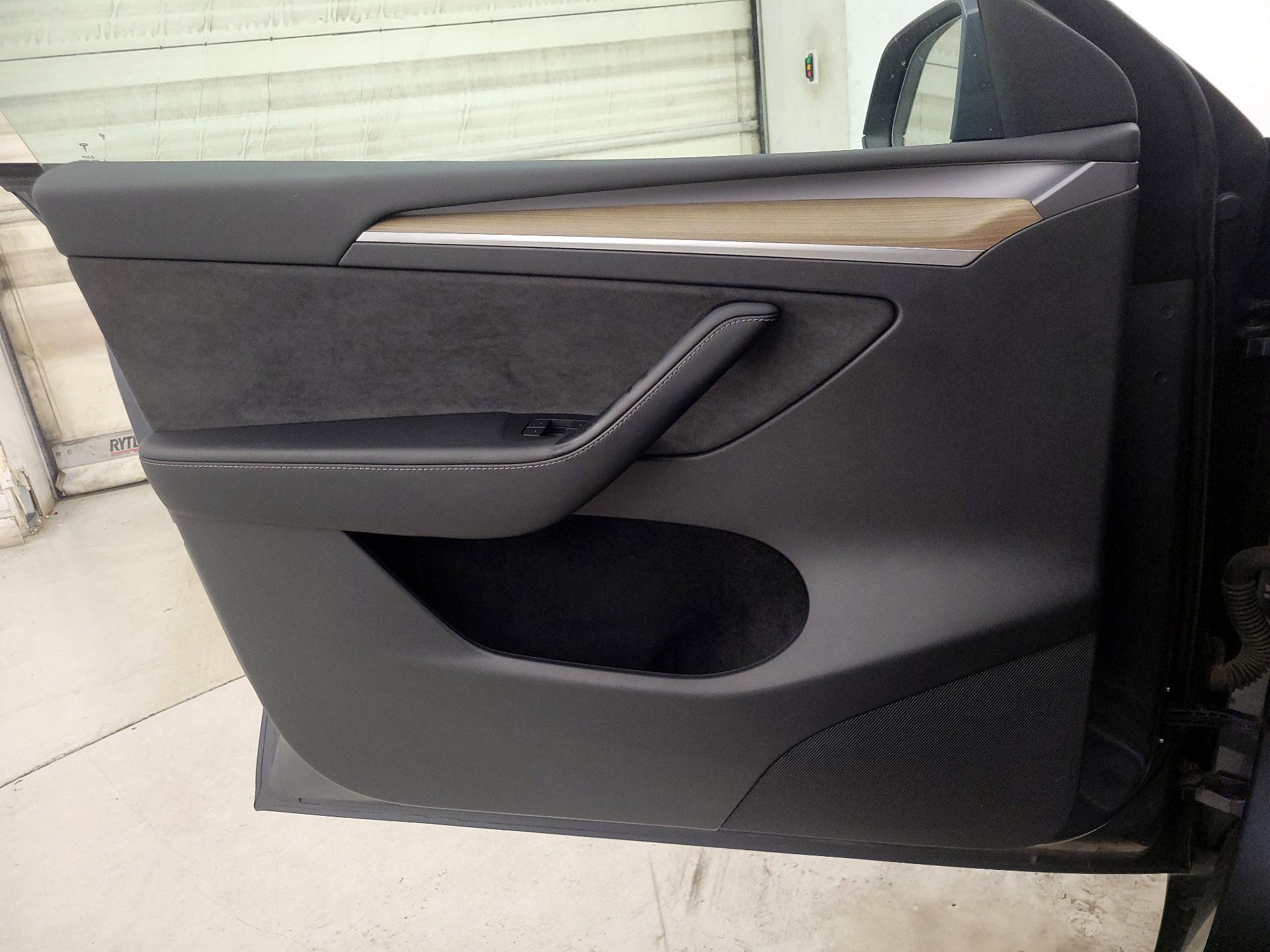Thumbnail: 2023 Tesla Model Y - 12