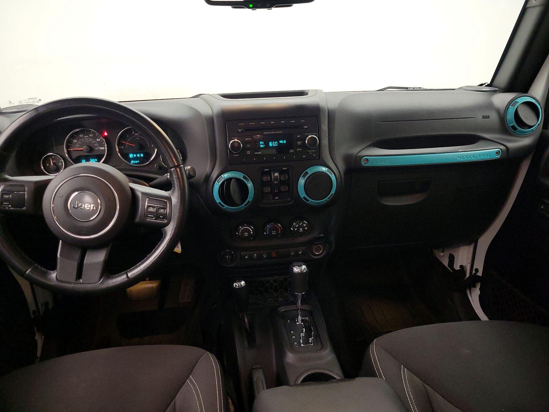 Thumbnail: 2015 Jeep Wrangler - 9