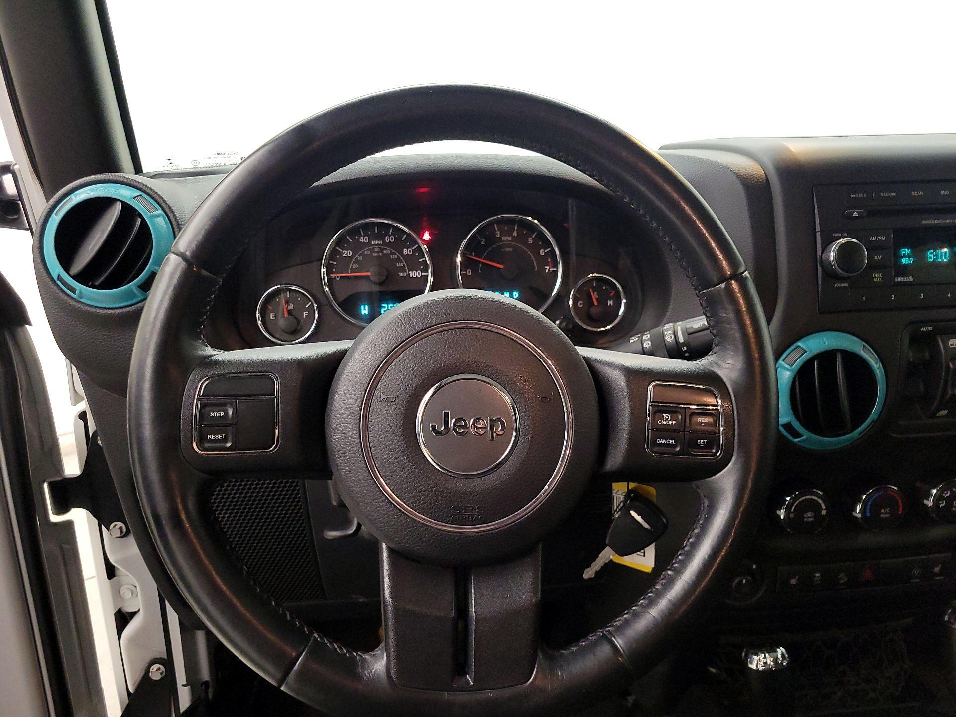 Thumbnail: 2015 Jeep Wrangler - 10