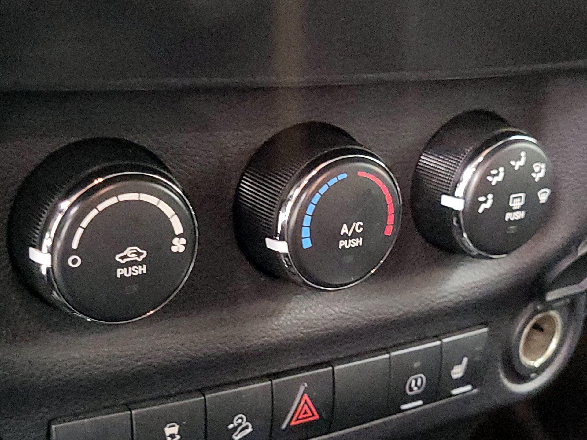 Thumbnail: 2015 Jeep Wrangler - 14