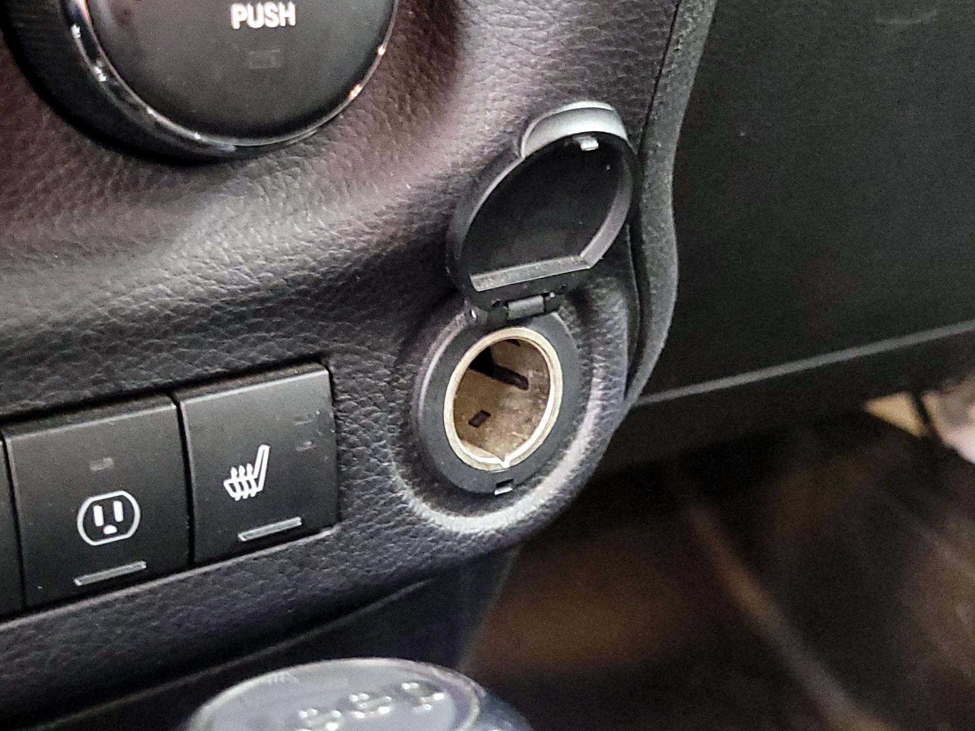 Thumbnail: 2015 Jeep Wrangler - 16