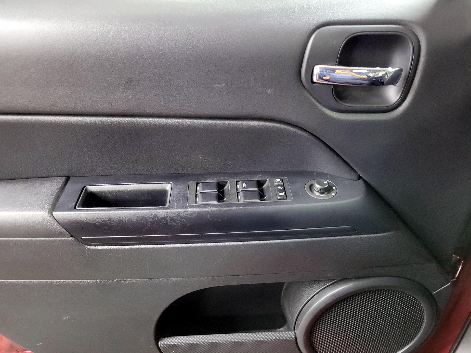 Thumbnail: 2016 Jeep Patriot - 12