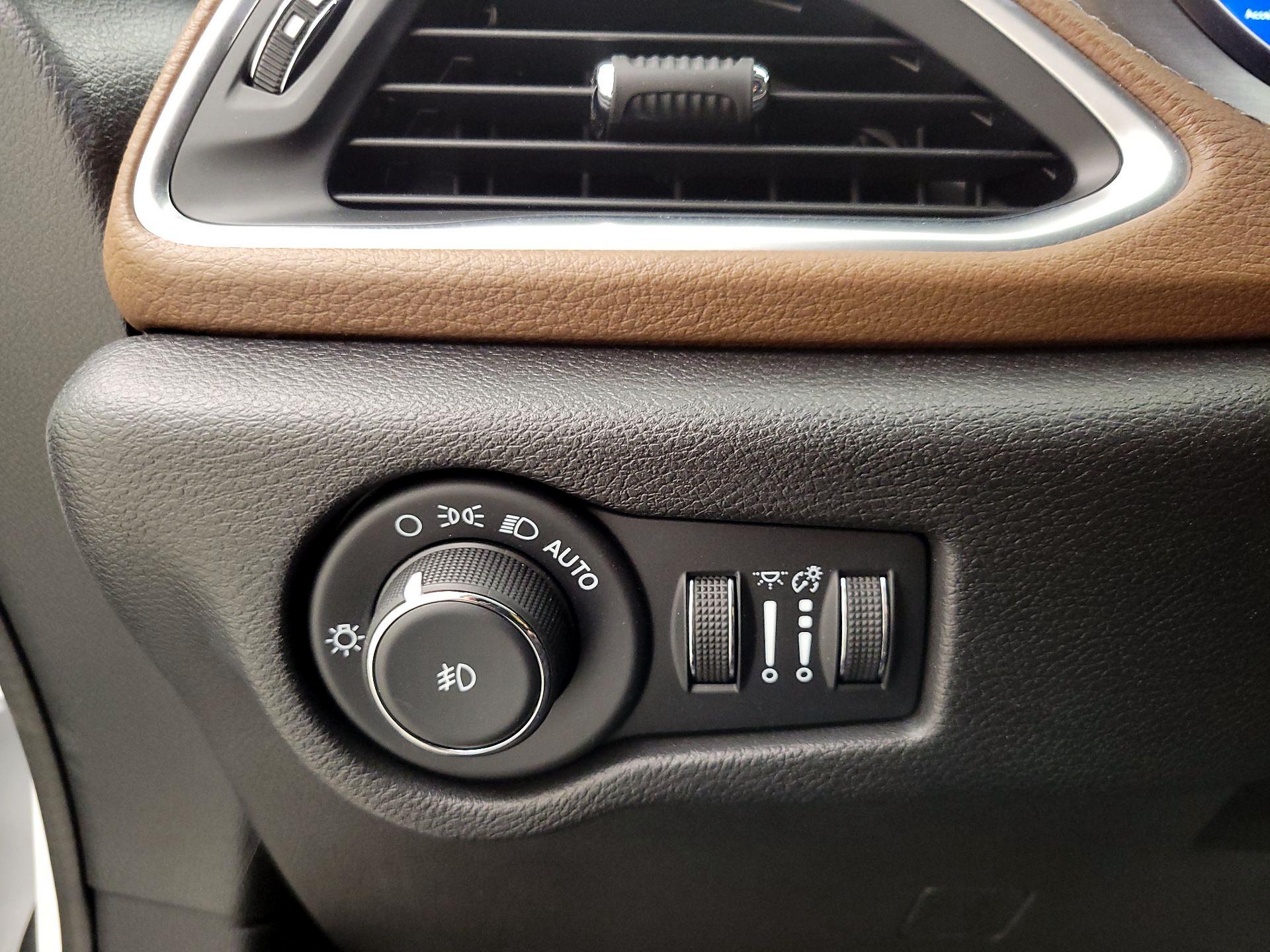 Thumbnail: 2021 Chrysler Pacifica - 13