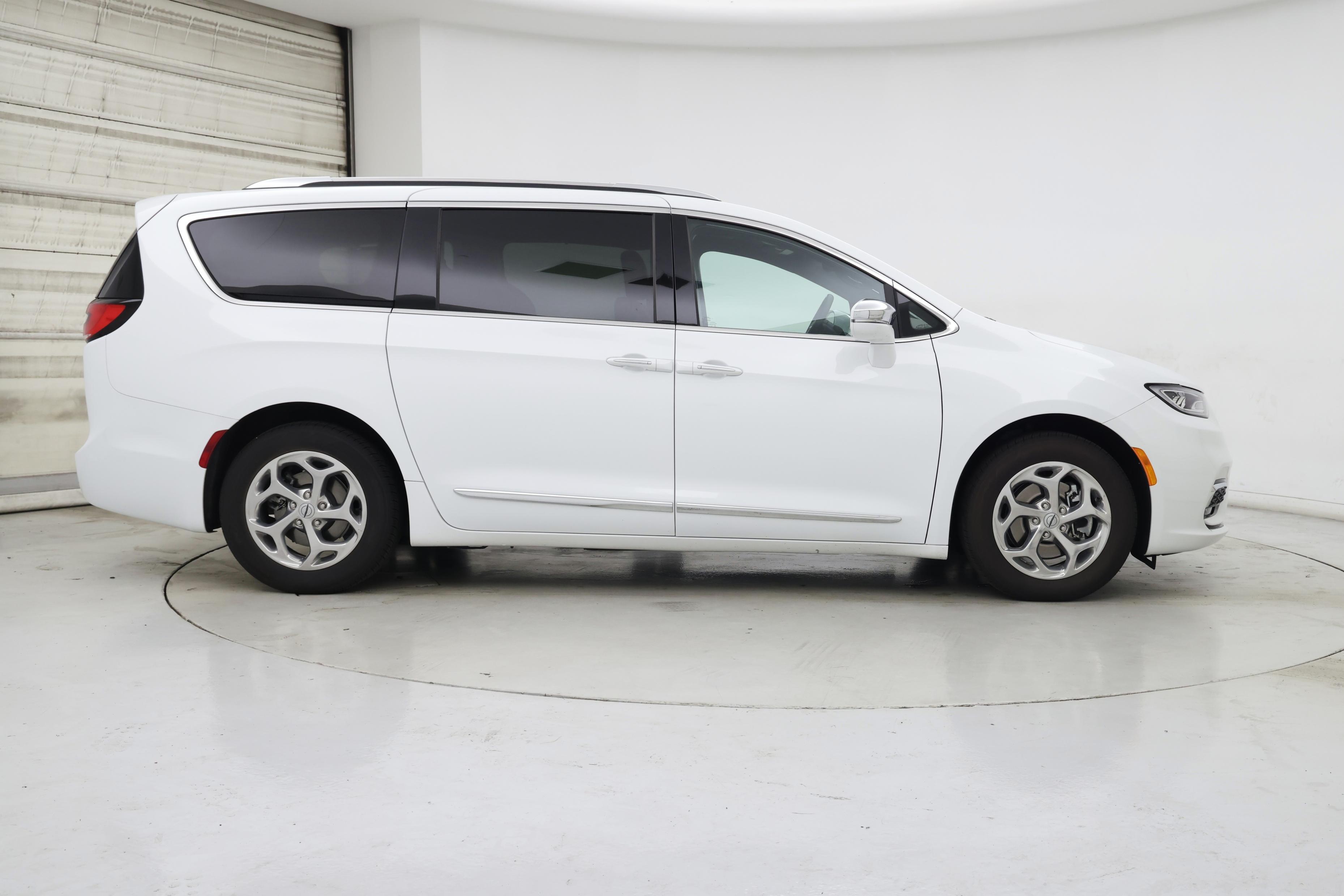 Thumbnail: 2021 Chrysler Pacifica - 7