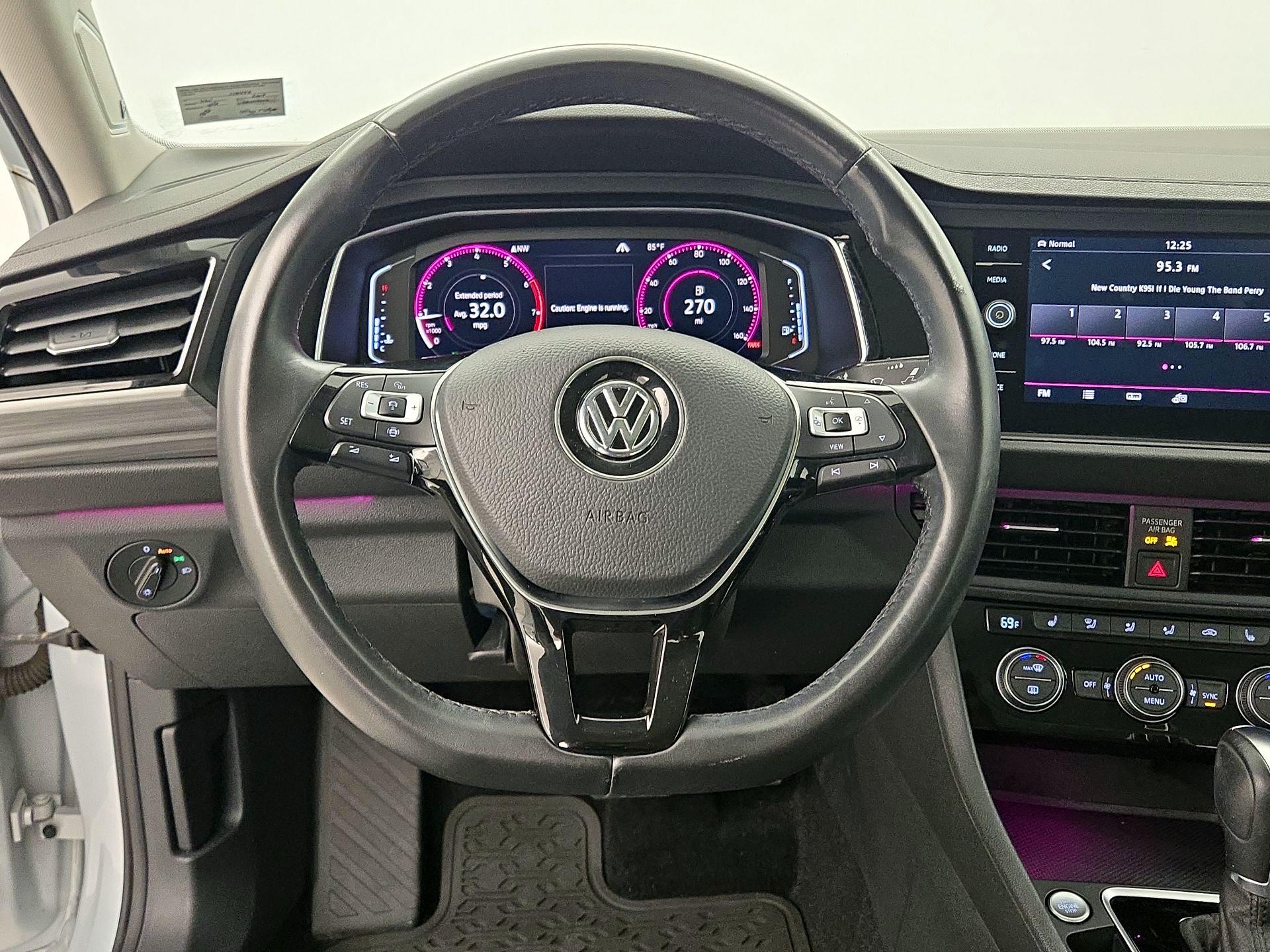 Thumbnail: 2019 Volkswagen Jetta - 10