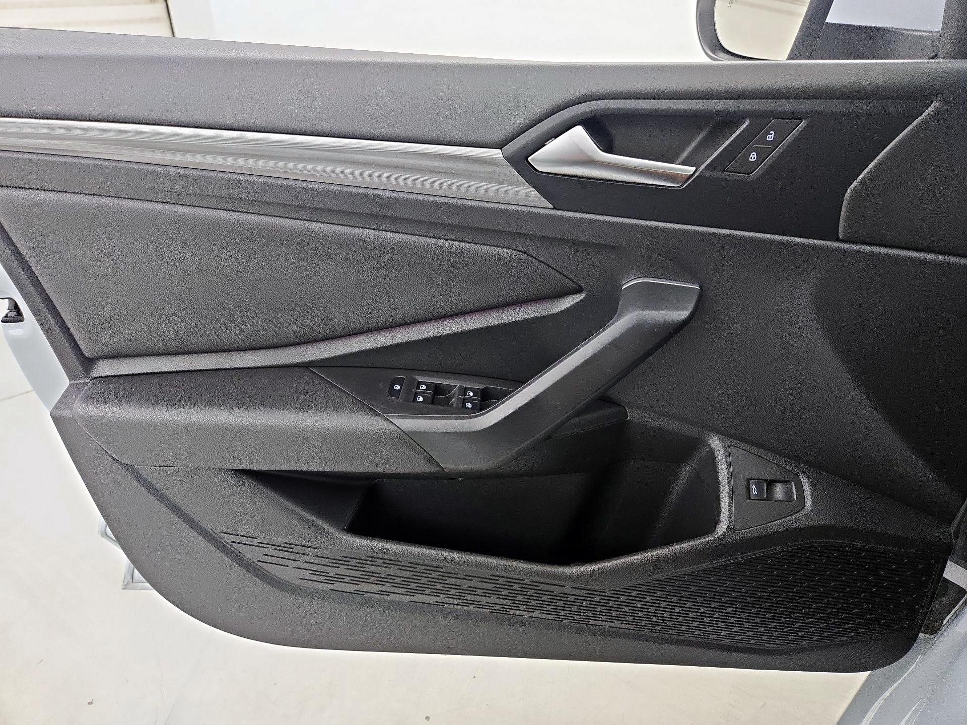 Thumbnail: 2019 Volkswagen Jetta - 12