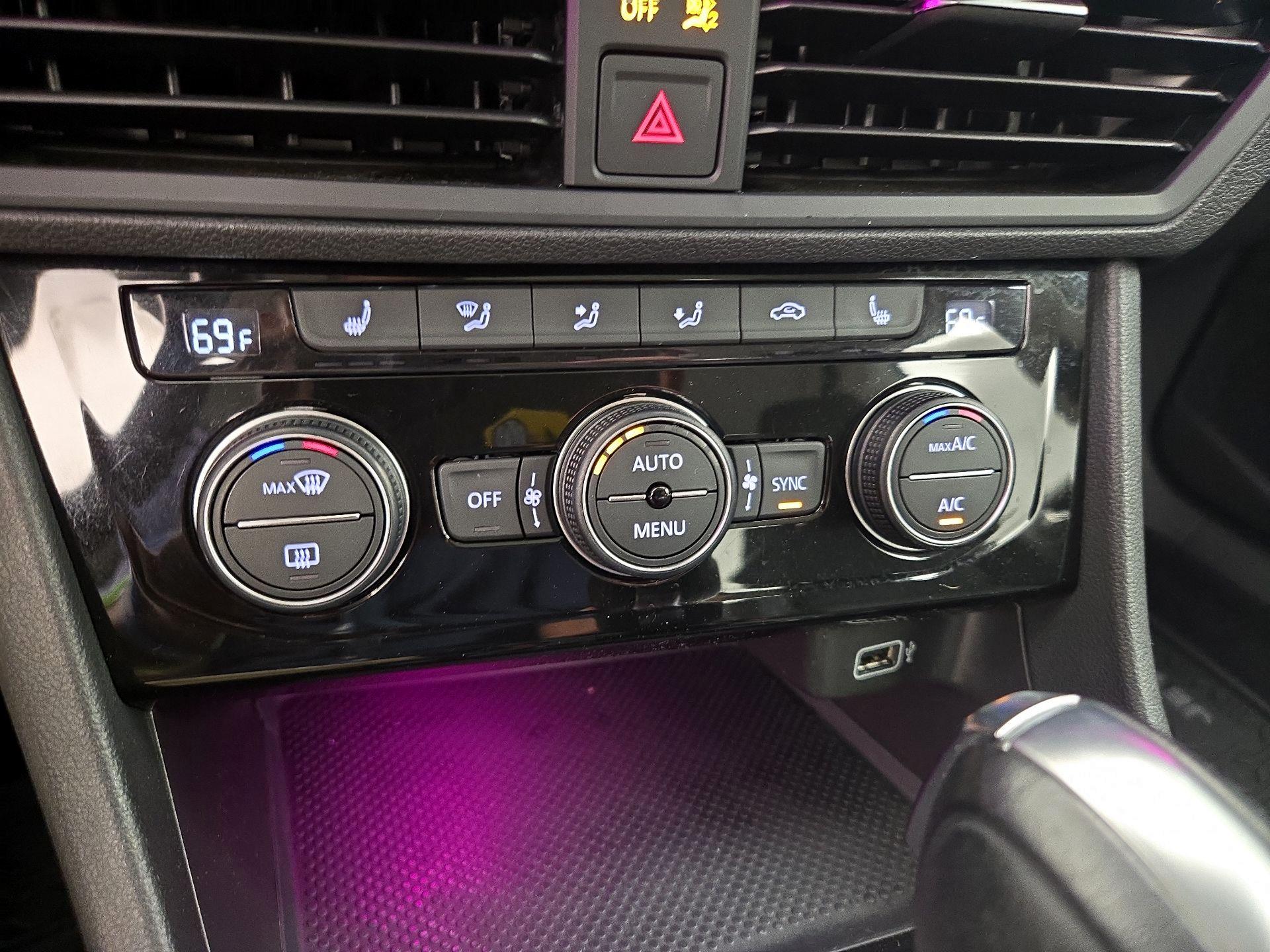 Thumbnail: 2019 Volkswagen Jetta - 16