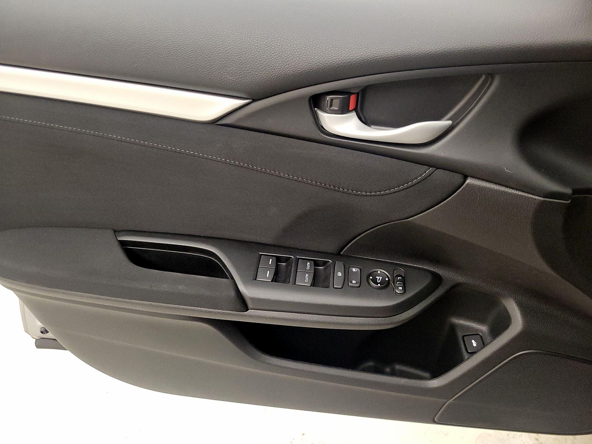Thumbnail: 2016 Honda Civic - 12