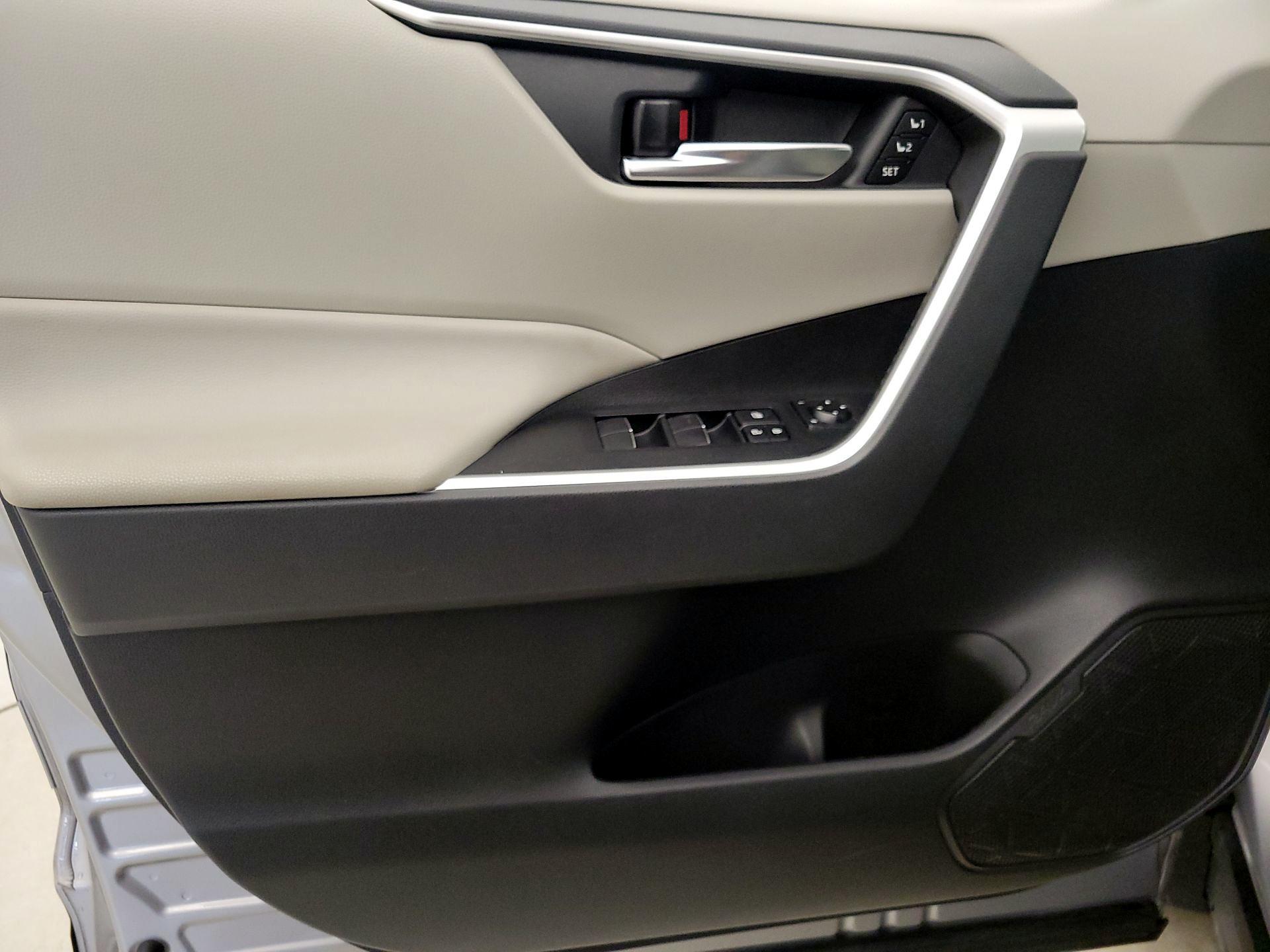 Thumbnail: 2021 Toyota RAV4 - 12