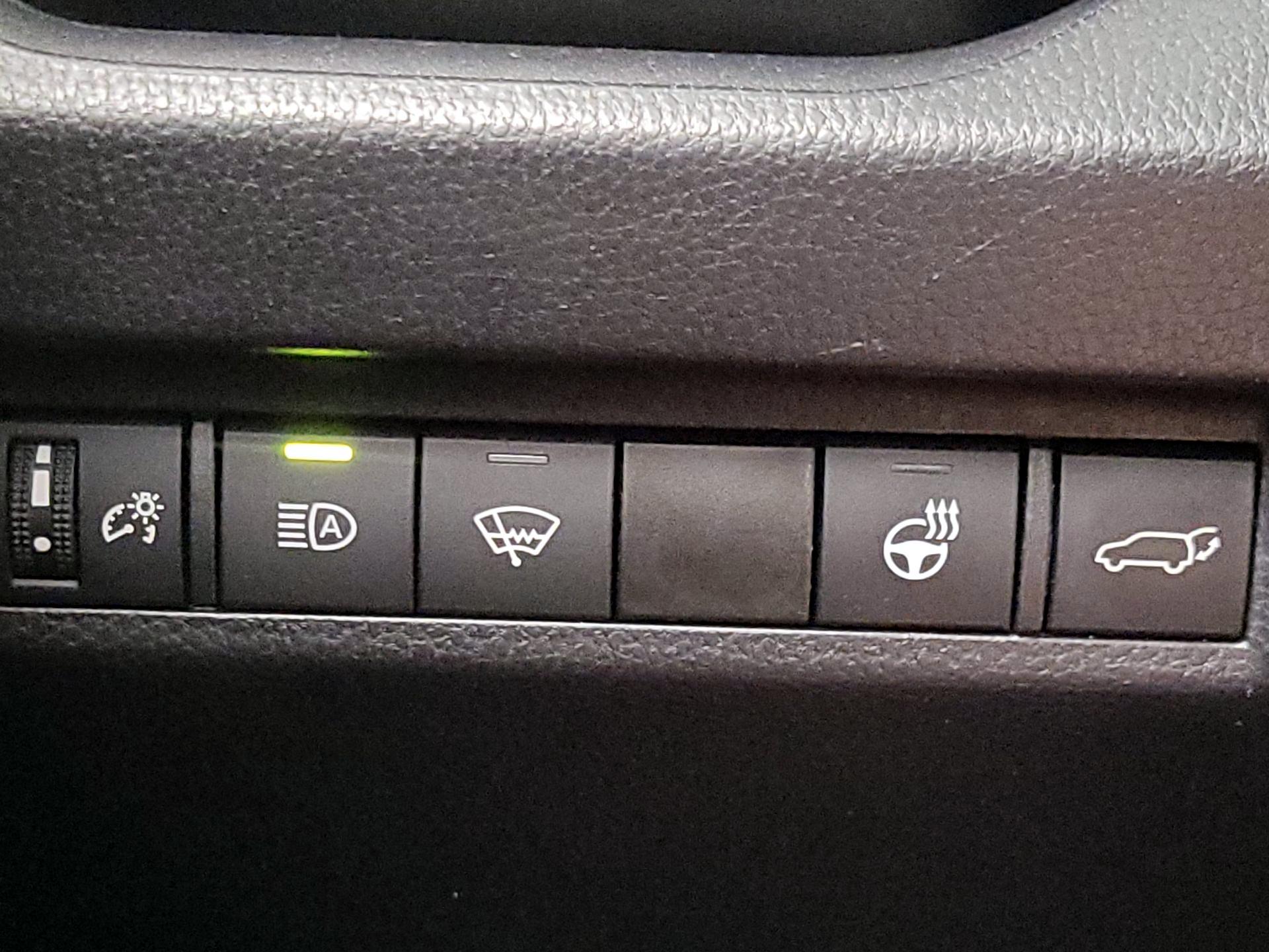 Thumbnail: 2021 Toyota RAV4 - 13
