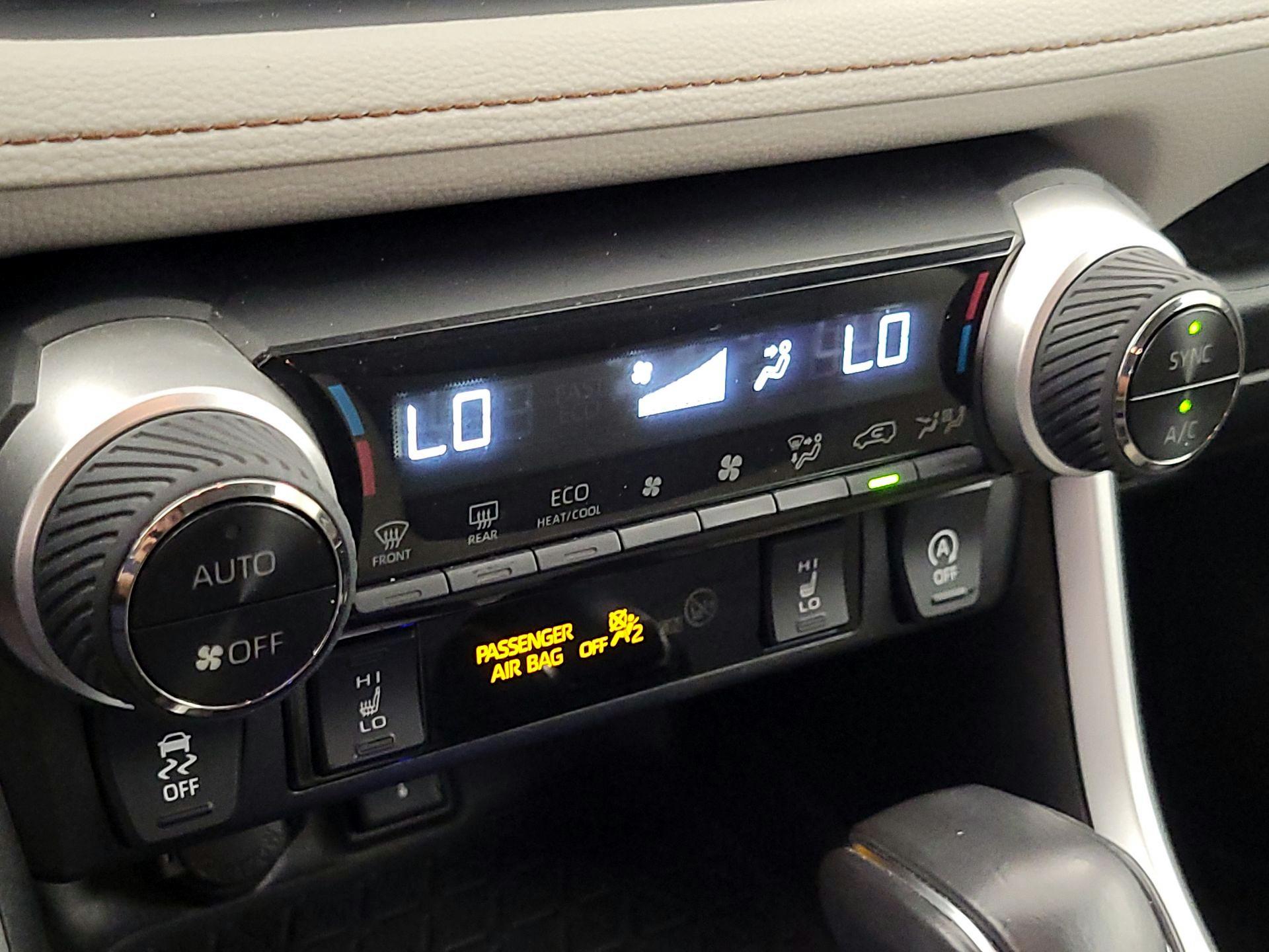 Thumbnail: 2021 Toyota RAV4 - 16