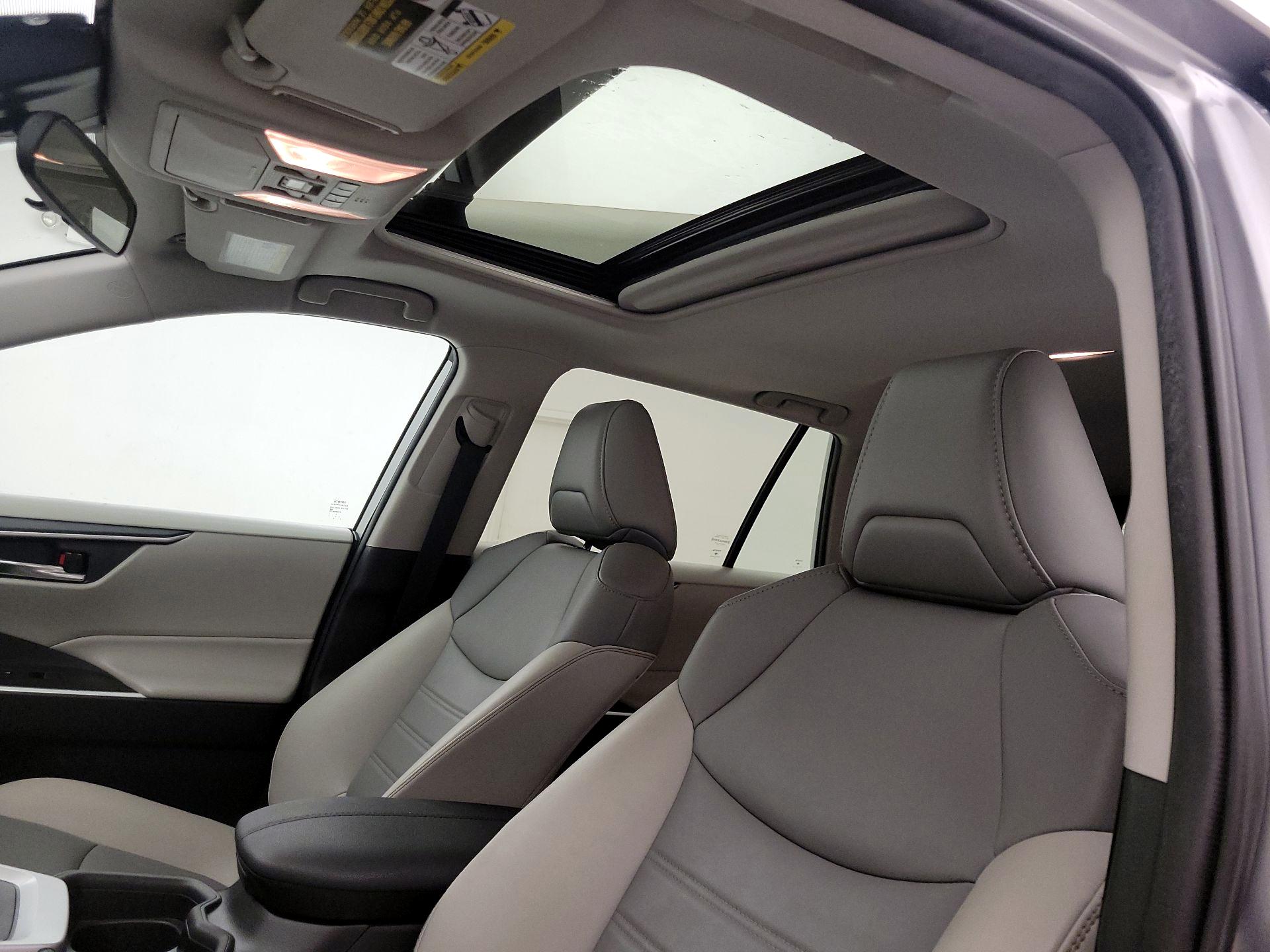 Thumbnail: 2021 Toyota RAV4 - 19