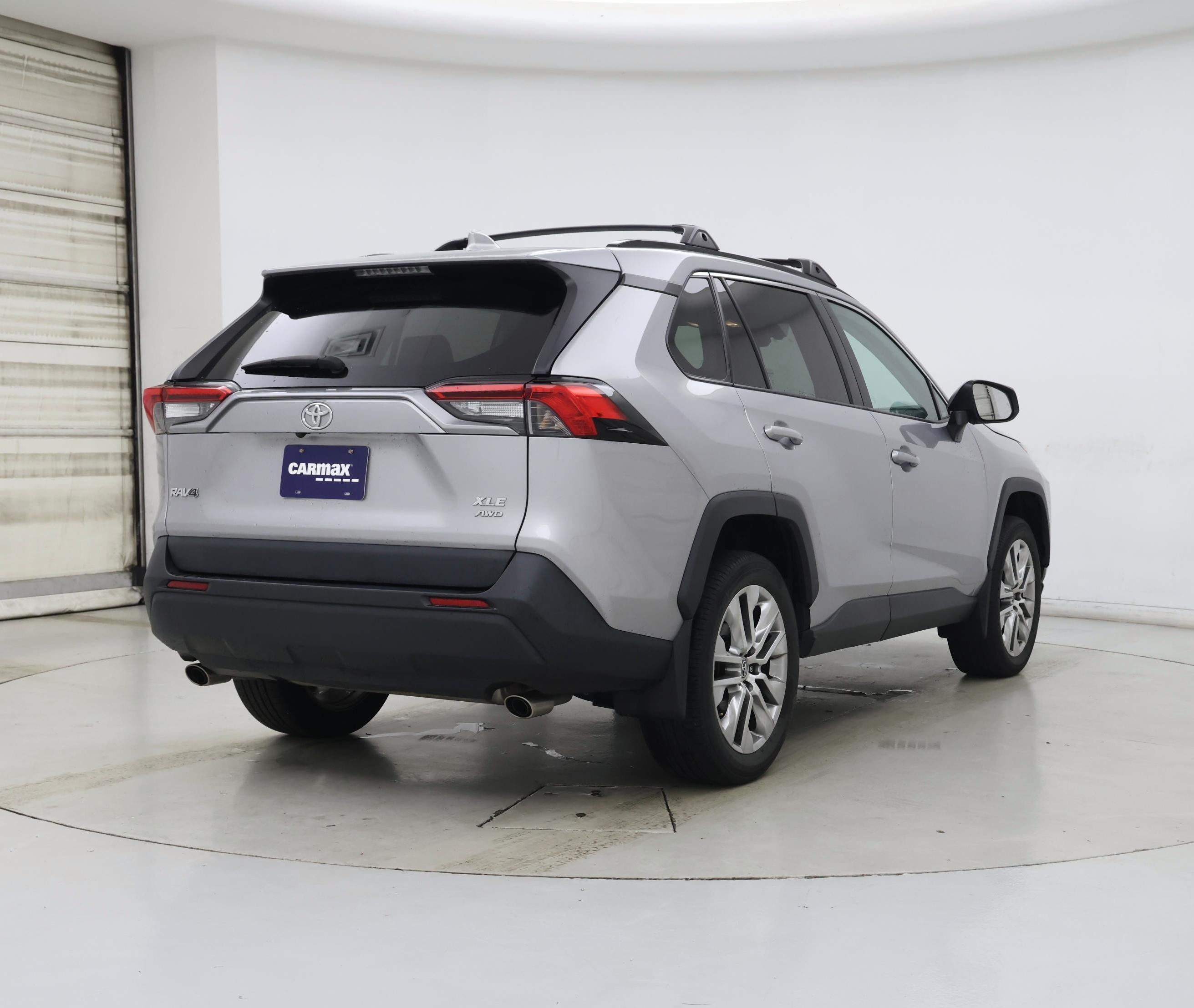 Thumbnail: 2021 Toyota RAV4 - 8