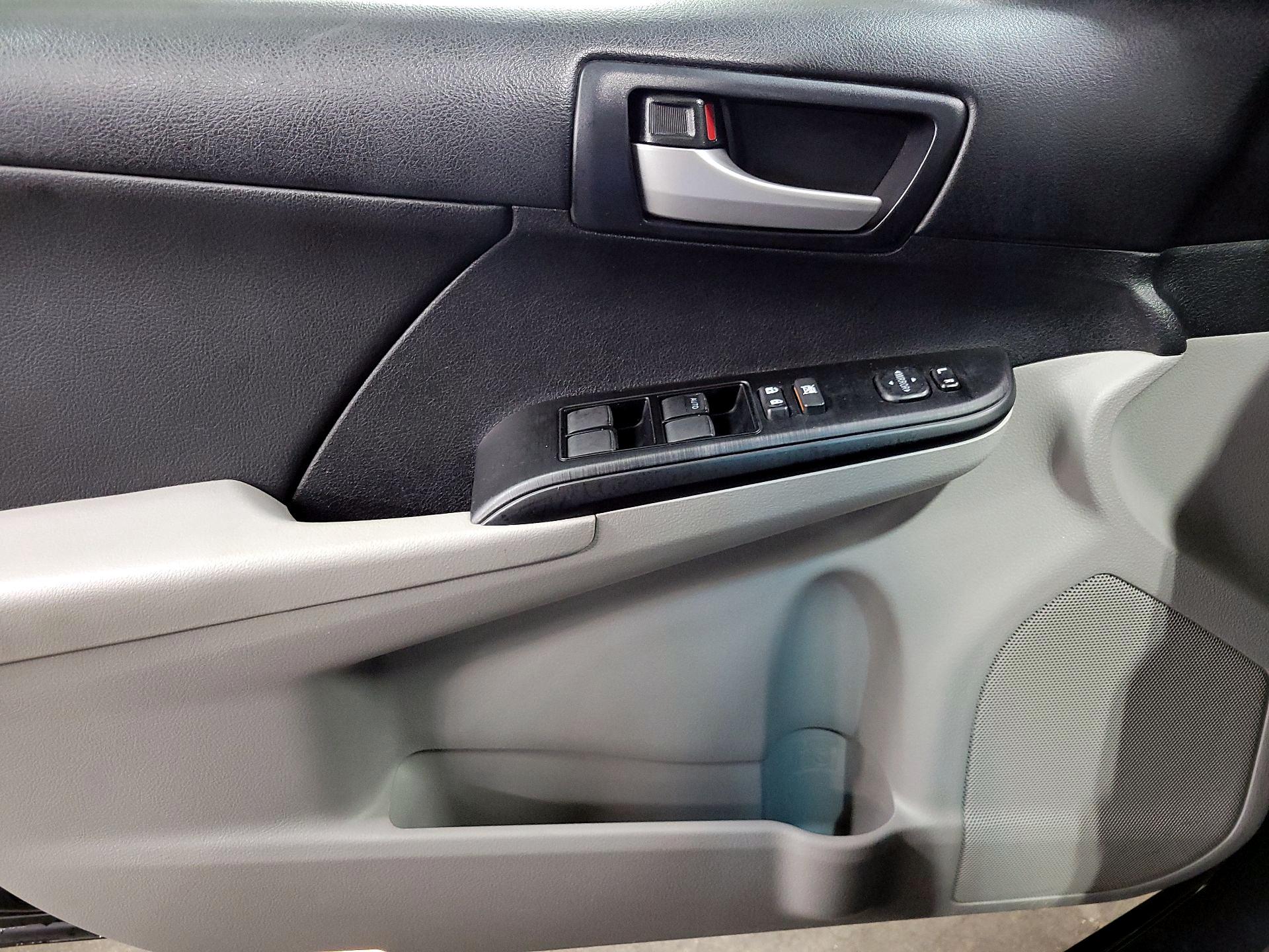 Thumbnail: 2014 Toyota Camry - 12
